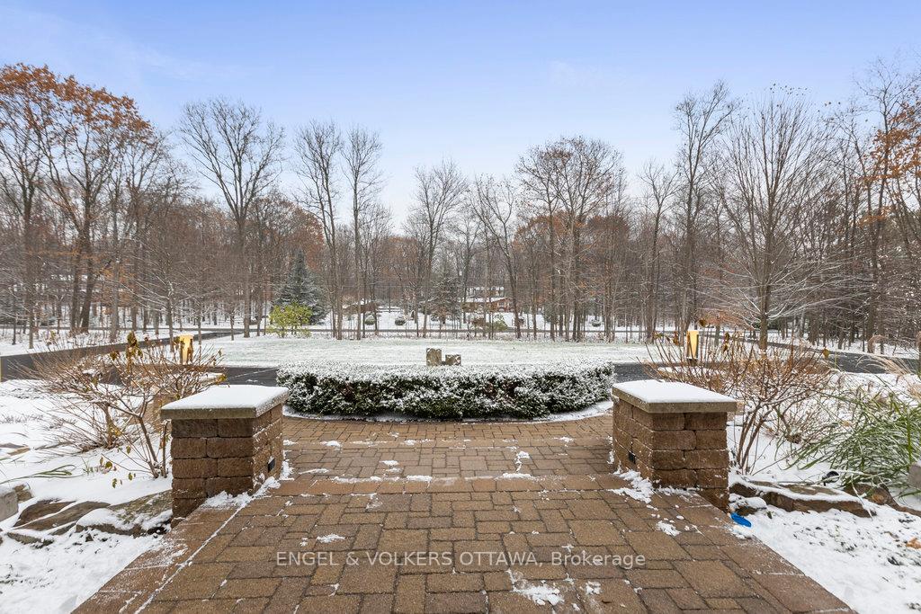 Photo 5 of 1420 Royal Maple Drive S, Ottawa, Cumberland Ridge — HOMEH