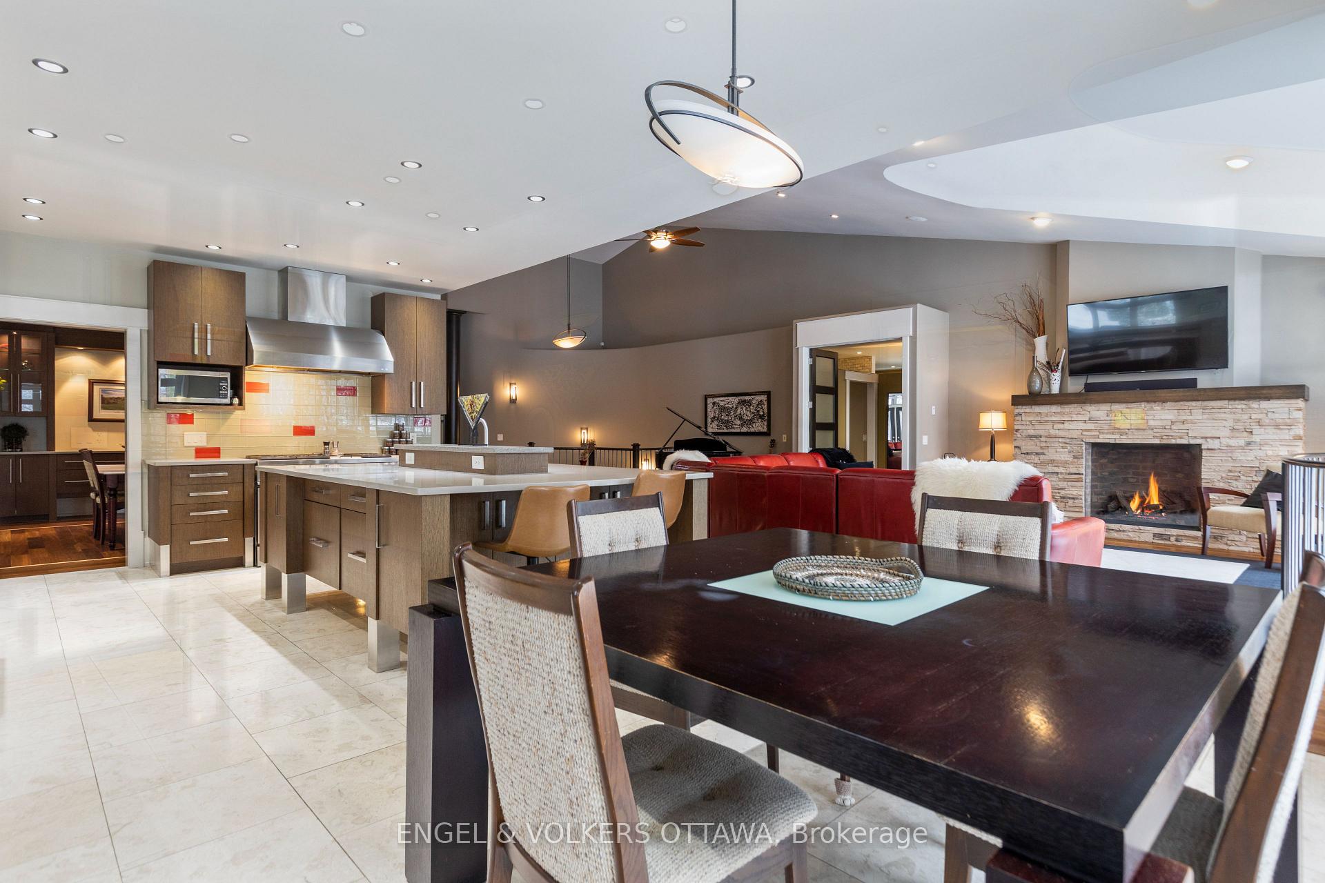 Photo 14 of 1420 Royal Maple Drive S, Ottawa, Cumberland Ridge — HOMEH