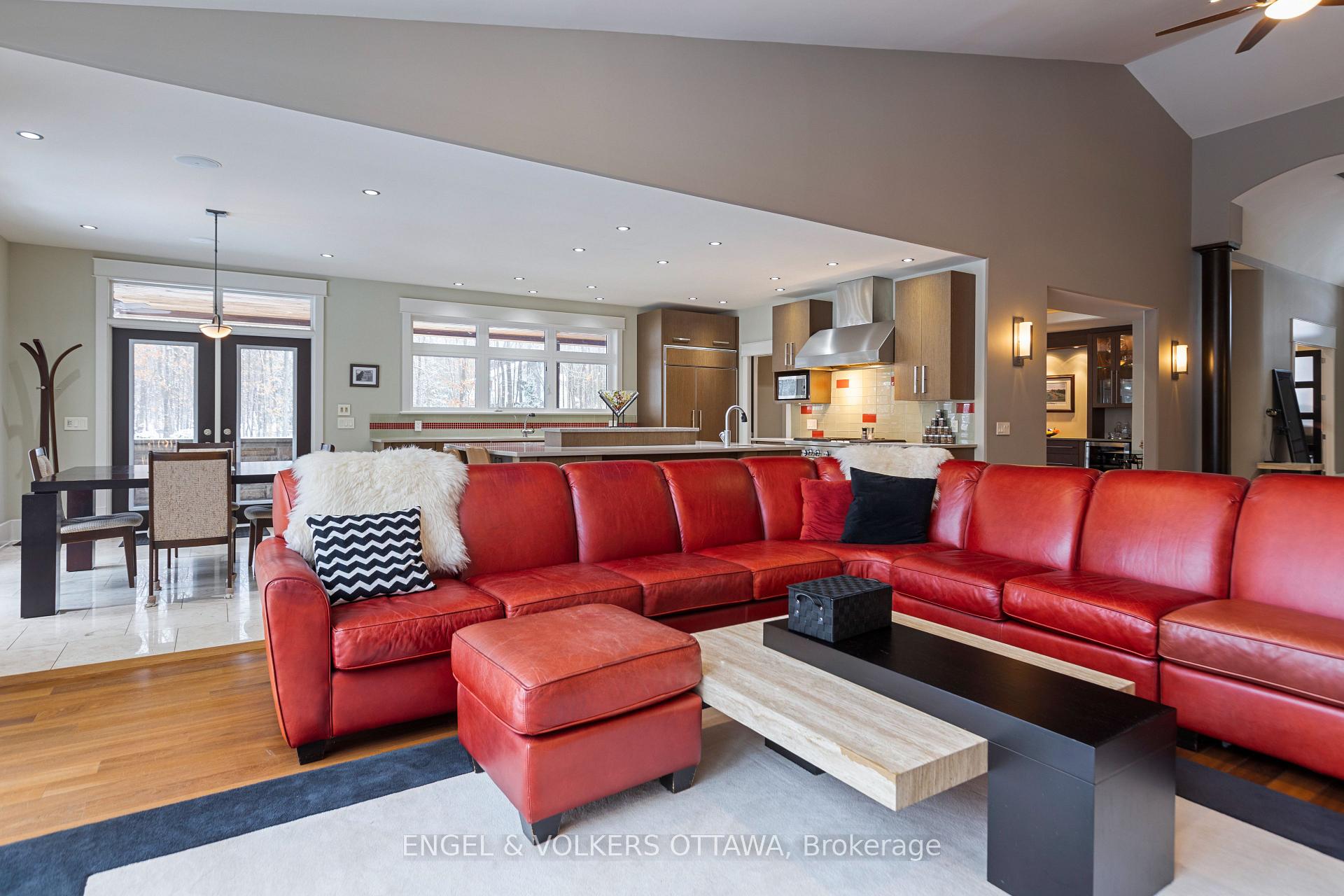 Photo 16 of 1420 Royal Maple Drive S, Ottawa, Cumberland Ridge — HOMEH