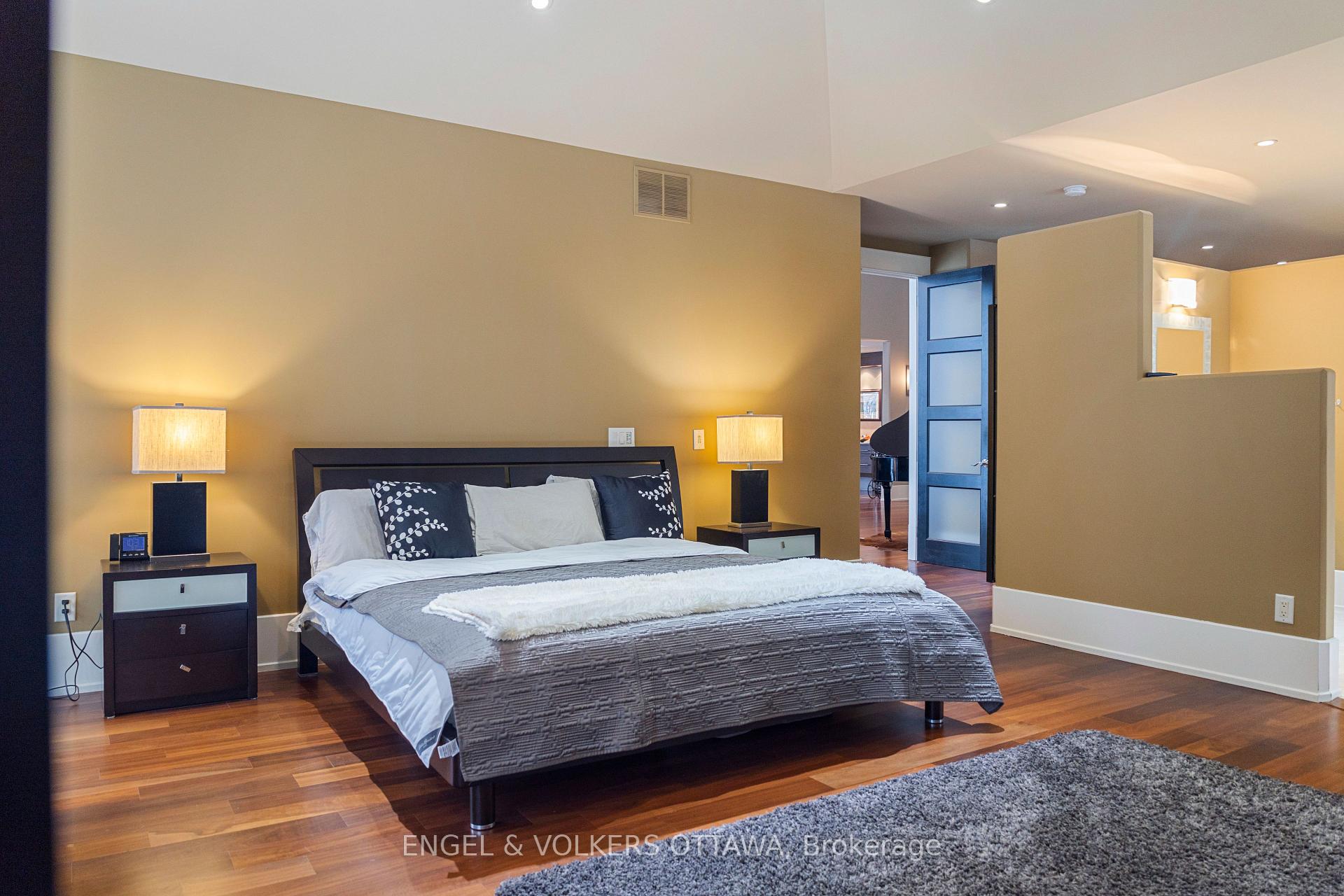 Photo 19 of 1420 Royal Maple Drive S, Ottawa, Cumberland Ridge — HOMEH