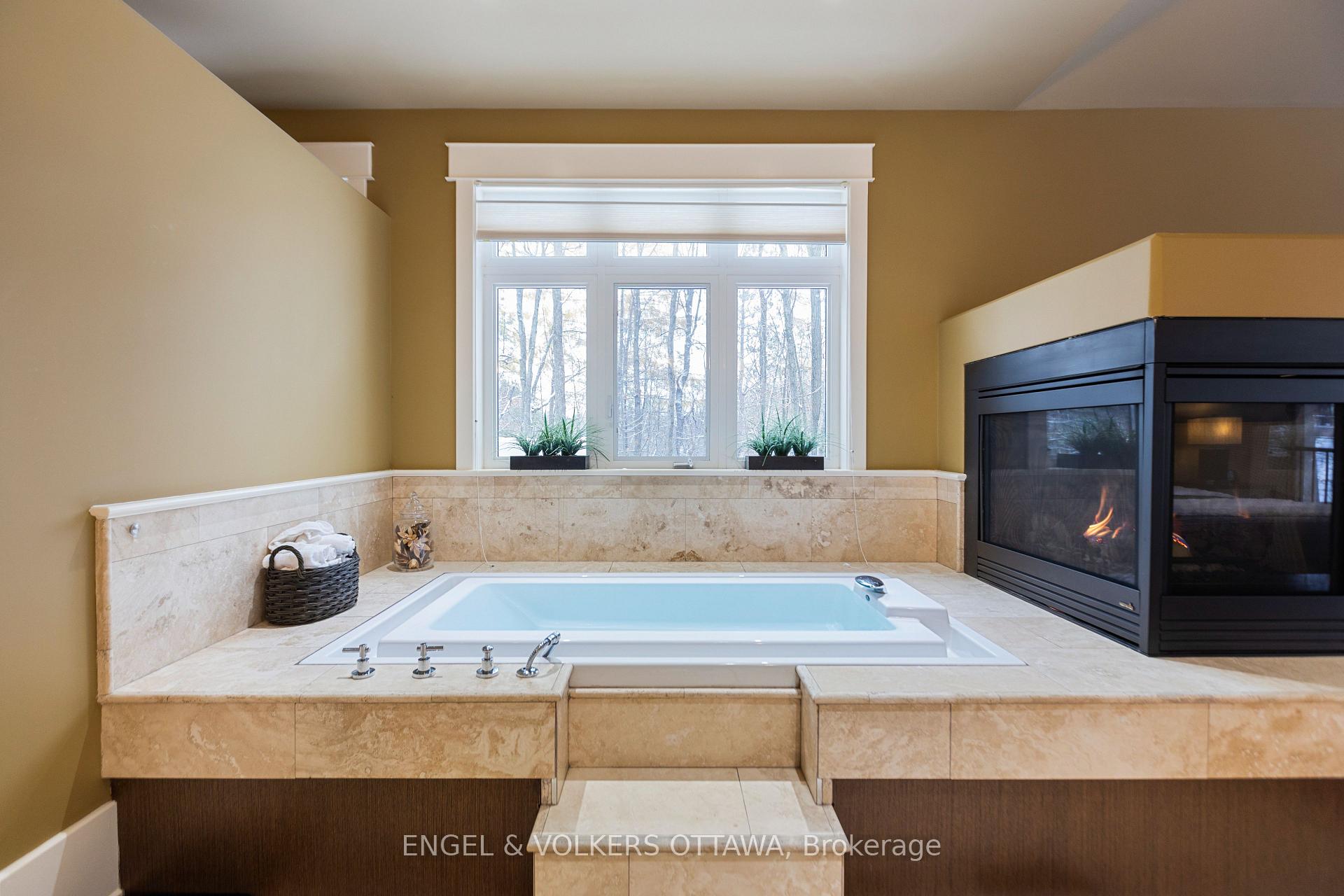 Photo 22 of 1420 Royal Maple Drive S, Ottawa, Cumberland Ridge — HOMEH