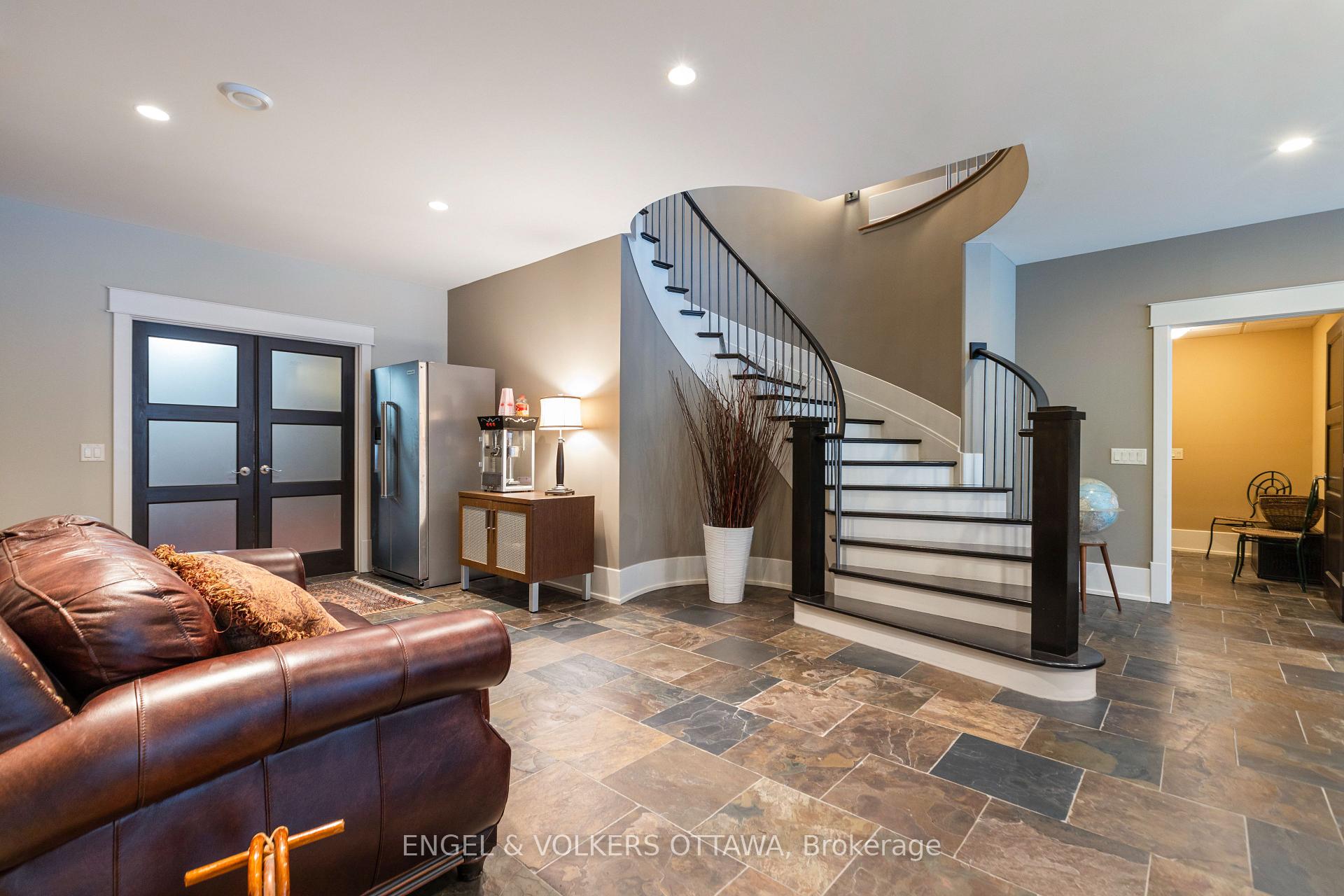 Photo 32 of 1420 Royal Maple Drive S, Ottawa, Cumberland Ridge — HOMEH