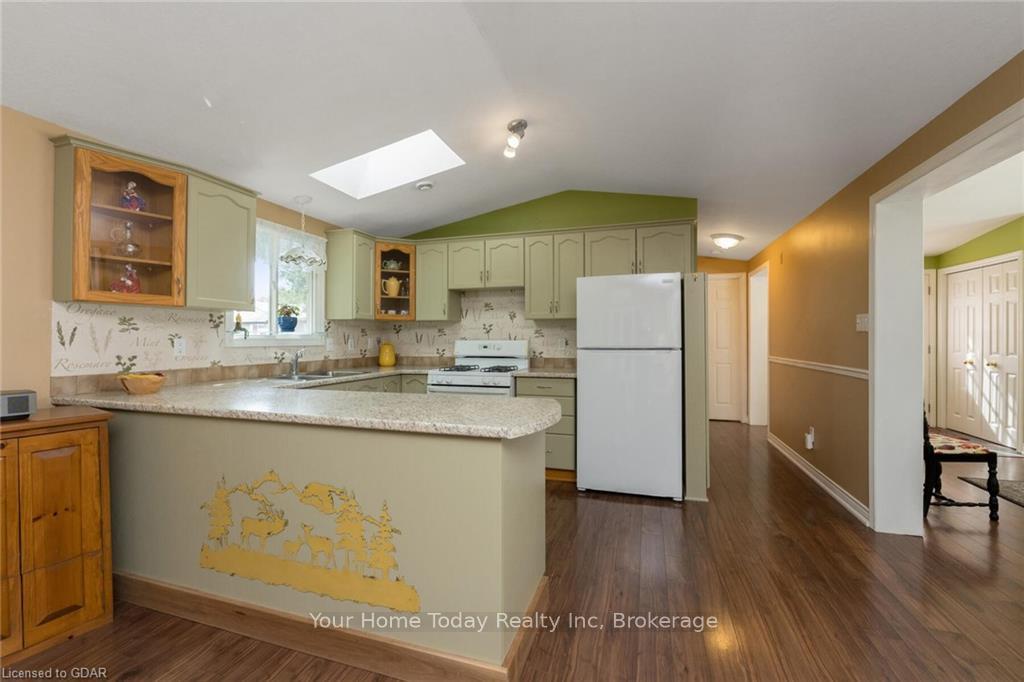 Photo 14 of 10 Pine Road, Puslinch, Rural Puslinch East — HOMEH