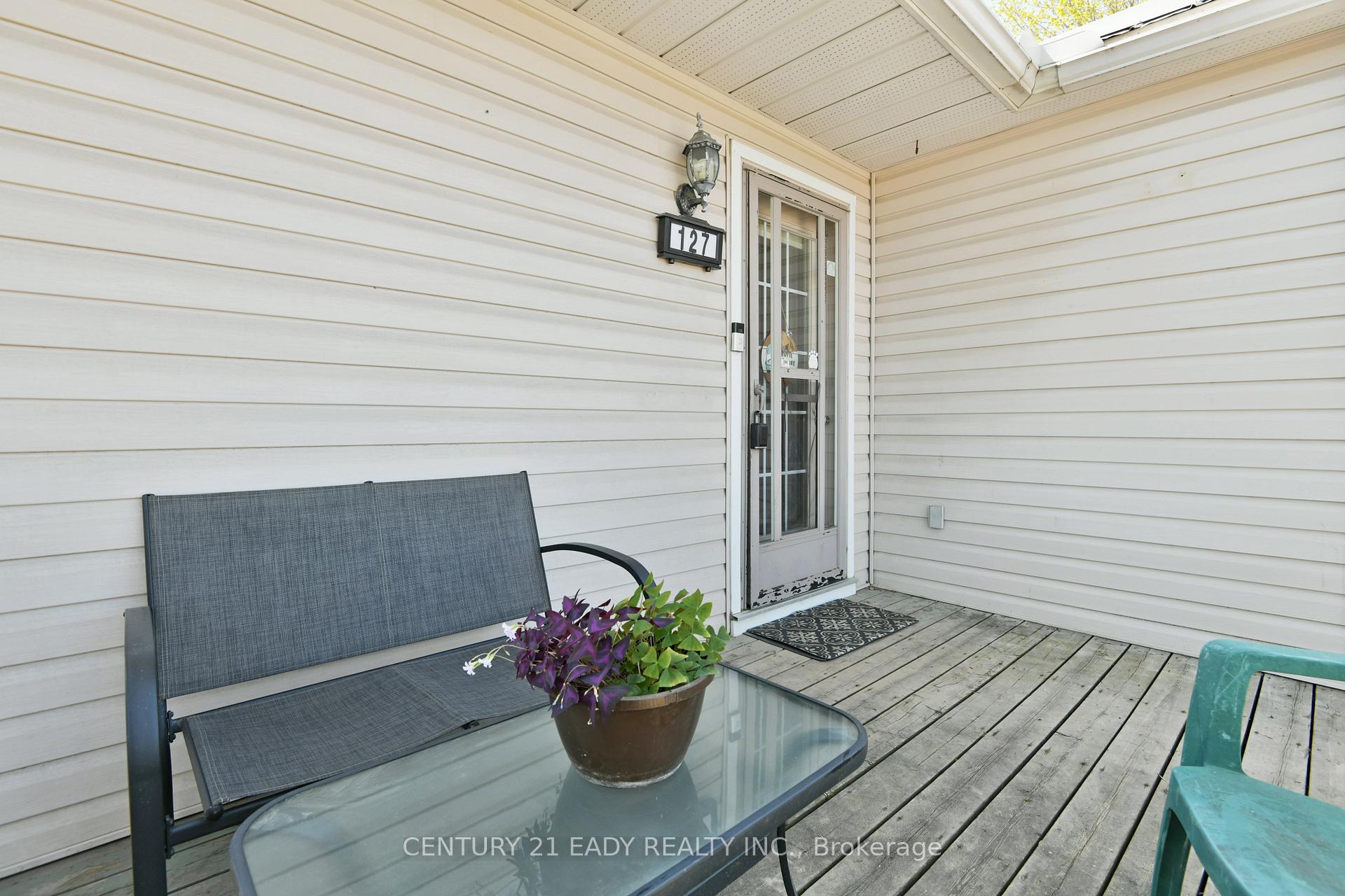 Photo 3 of 127 Cameron Avenue, Renfrew — HOMEH