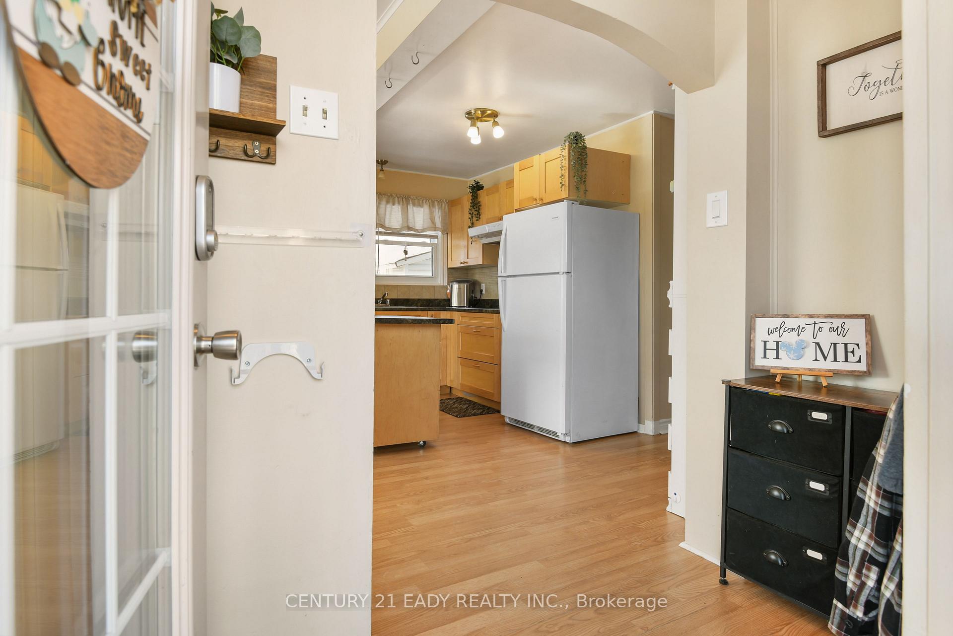 Photo 4 of 127 Cameron Avenue, Renfrew — HOMEH