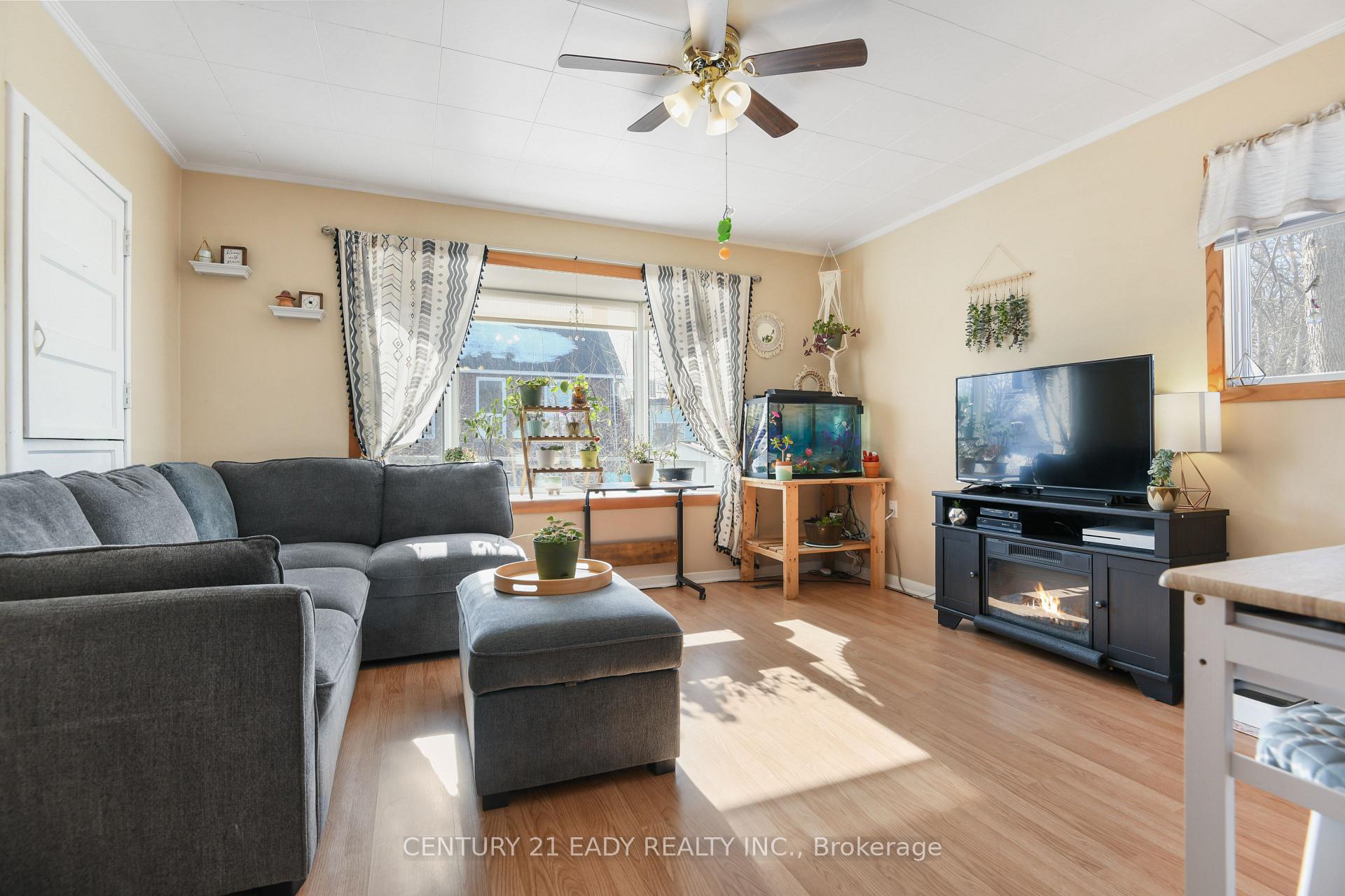 Photo 6 of 127 Cameron Avenue, Renfrew — HOMEH