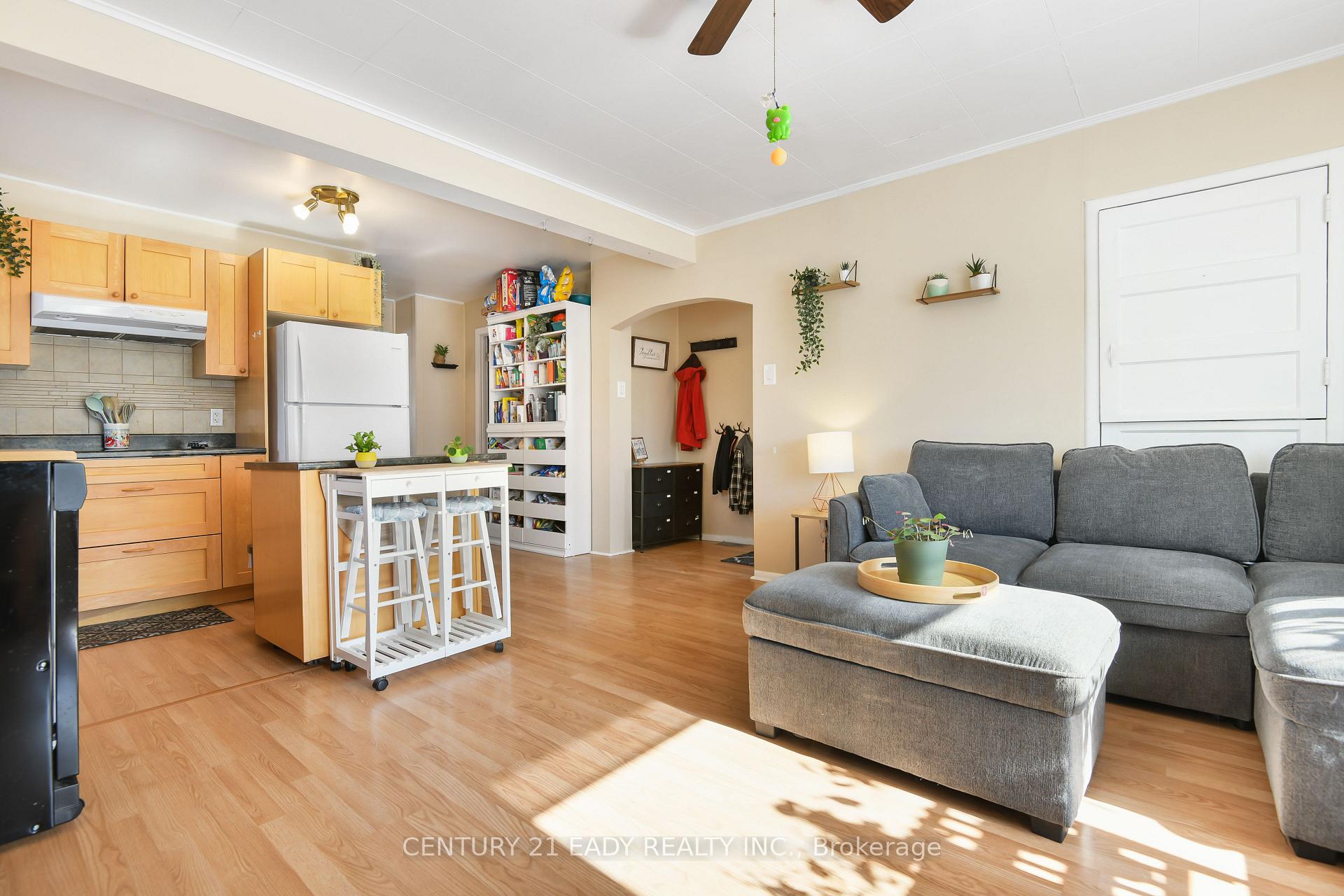 Photo 8 of 127 Cameron Avenue, Renfrew — HOMEH
