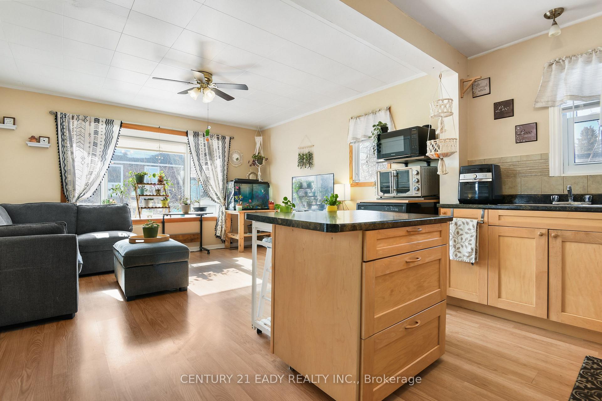 Photo 9 of 127 Cameron Avenue, Renfrew — HOMEH