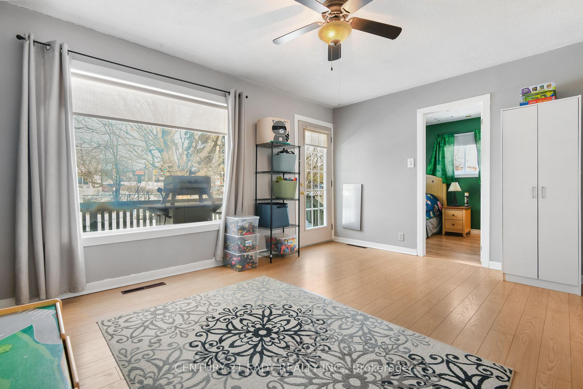Photo 12 of 127 Cameron Avenue, Renfrew — HOMEH