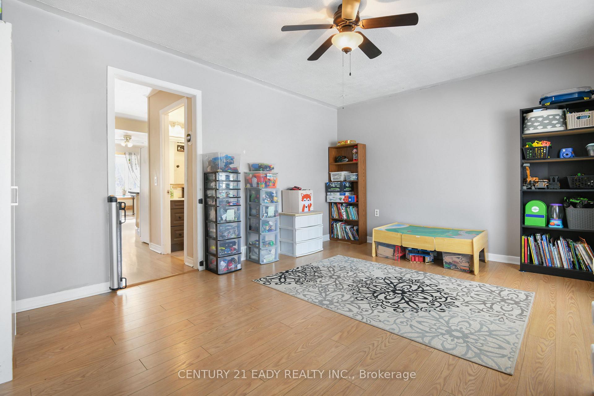 Photo 13 of 127 Cameron Avenue, Renfrew — HOMEH