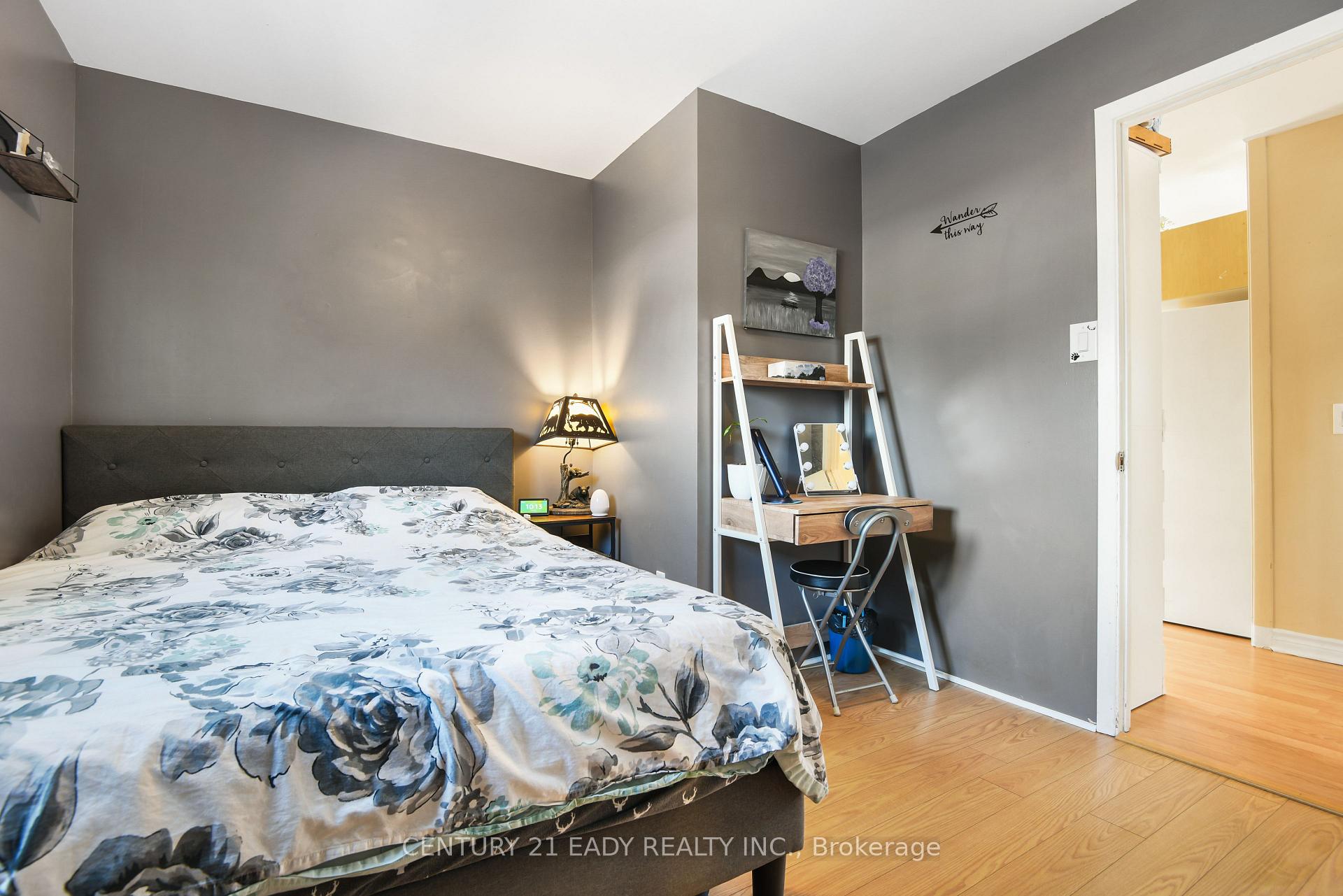 Photo 16 of 127 Cameron Avenue, Renfrew — HOMEH