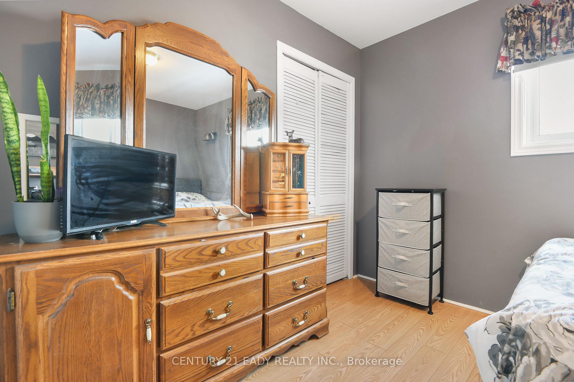 Photo 17 of 127 Cameron Avenue, Renfrew — HOMEH