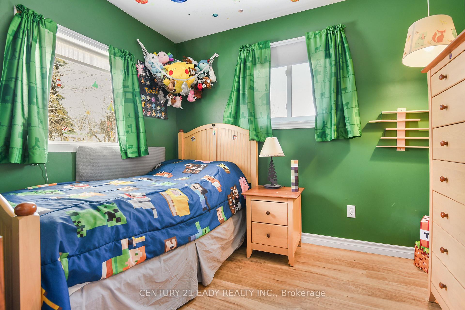 Photo 18 of 127 Cameron Avenue, Renfrew — HOMEH