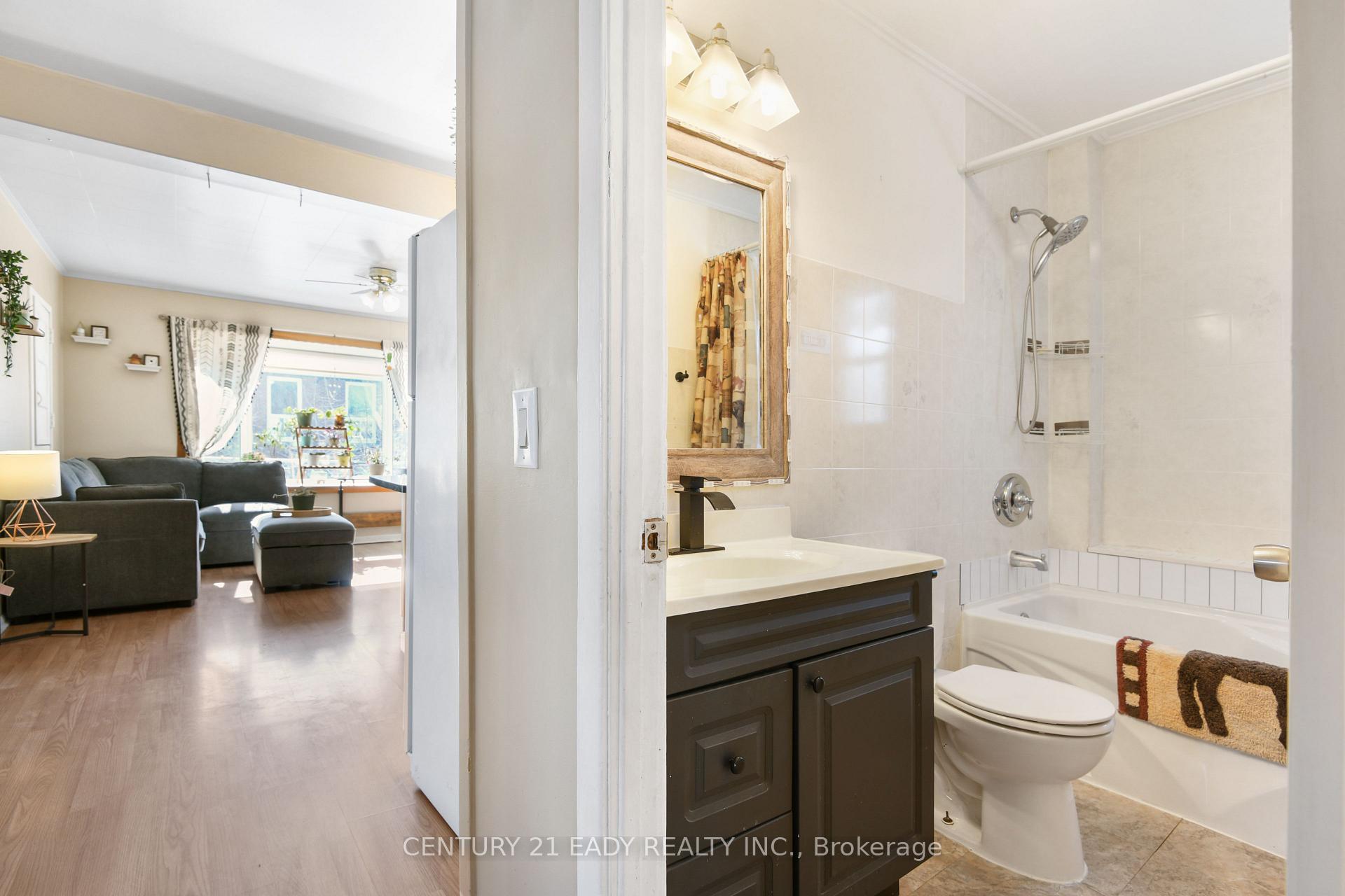 Photo 20 of 127 Cameron Avenue, Renfrew — HOMEH