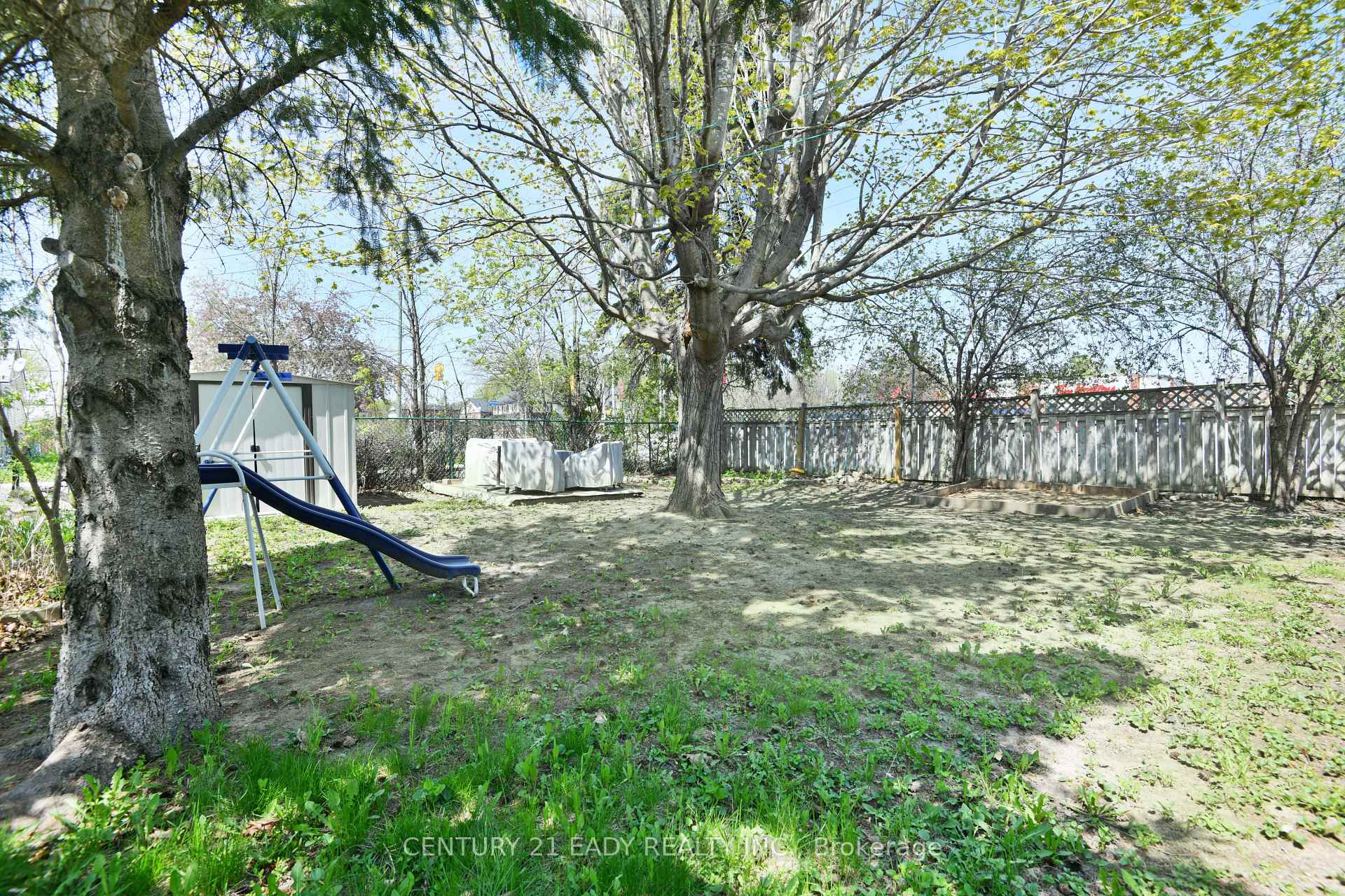 Photo 27 of 127 Cameron Avenue, Renfrew — HOMEH