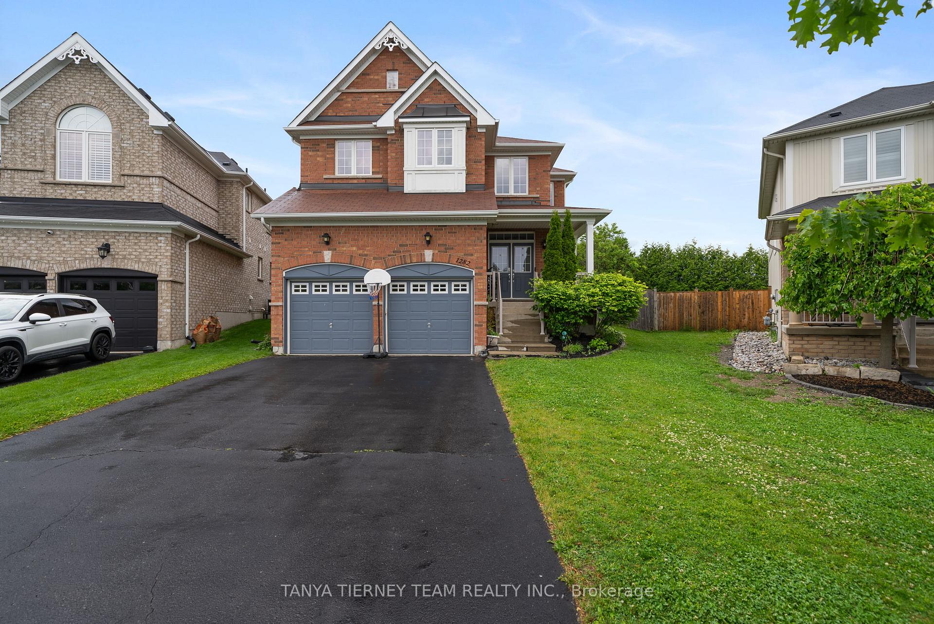 Photo 2 of 1282 Meath Drive, Oshawa, Pinecrest — HOMEH
