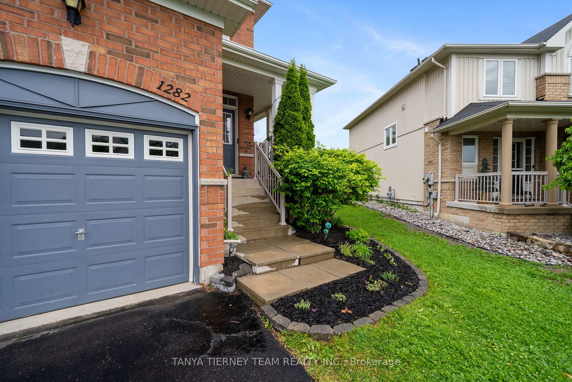 Photo 4 of 1282 Meath Drive, Oshawa, Pinecrest — HOMEH