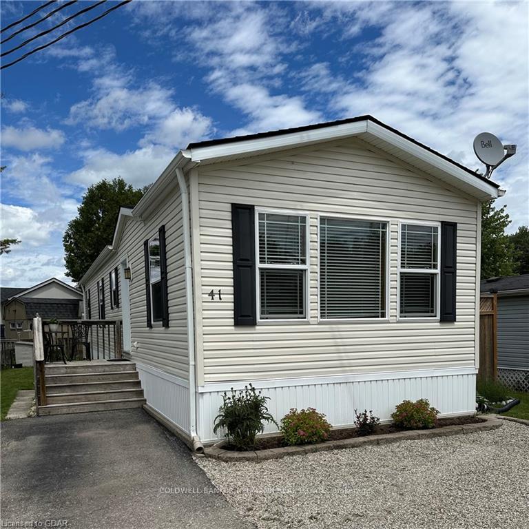 Photo 2 of 41 Cedarbush Crescent Point E, Puslinch, Rural Puslinch East — HOMEH