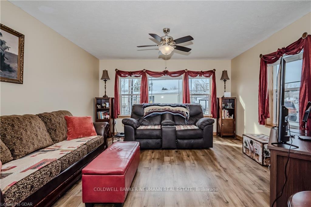 Photo 5 of 41 Cedarbush Crescent Point E, Puslinch, Rural Puslinch East — HOMEH
