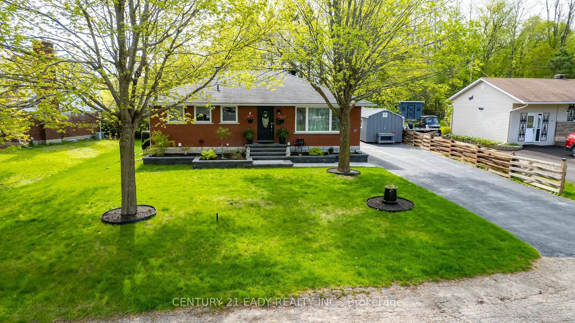 Photo 1 of 201 Wade Avenue, Renfrew — HOMEH