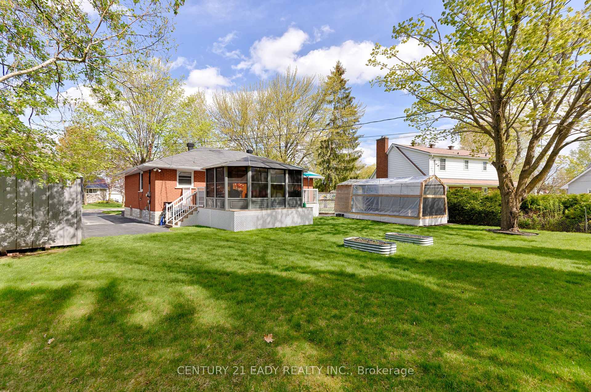 Photo 2 of 201 Wade Avenue, Renfrew — HOMEH