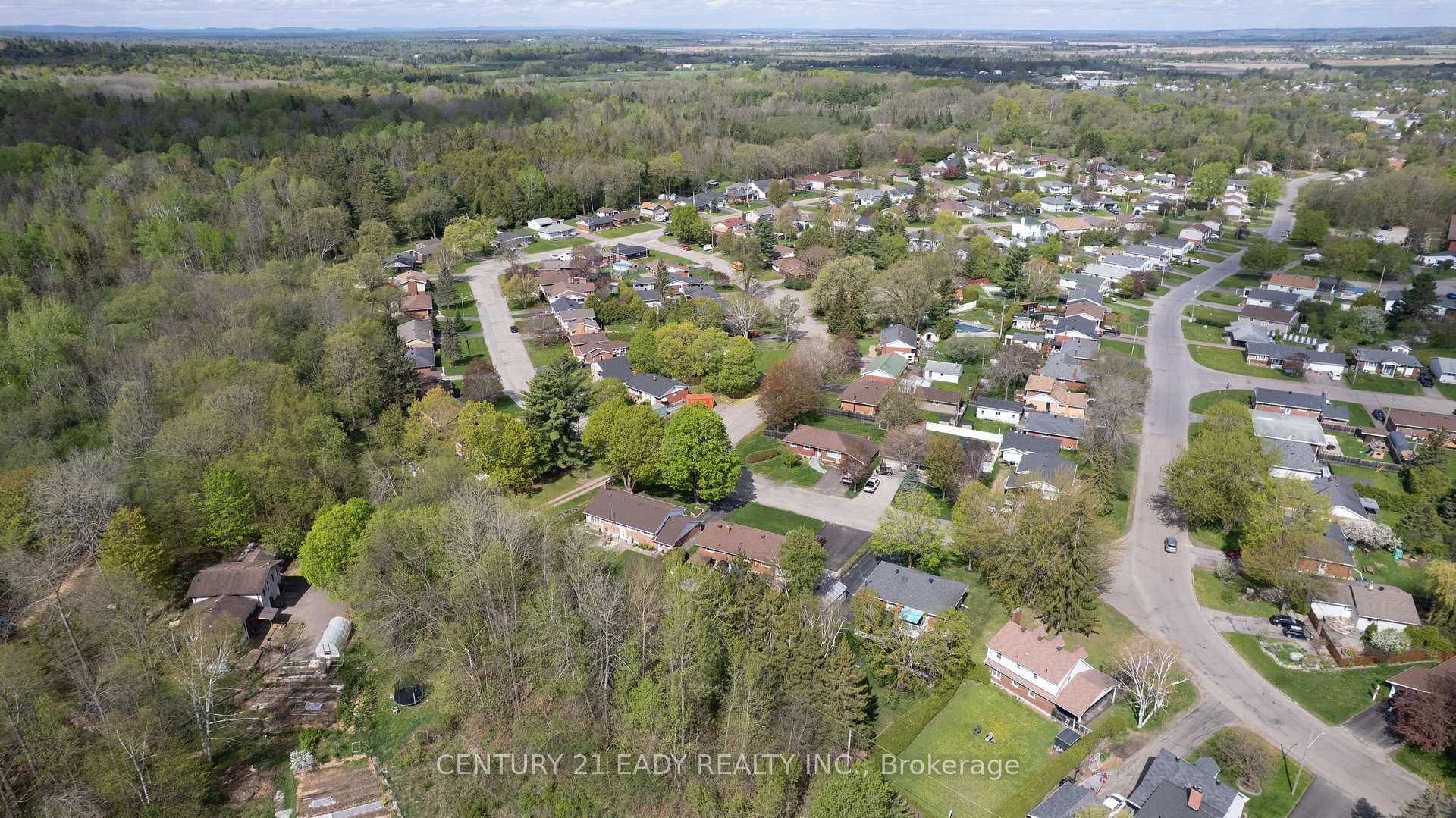 Photo 4 of 201 Wade Avenue, Renfrew — HOMEH