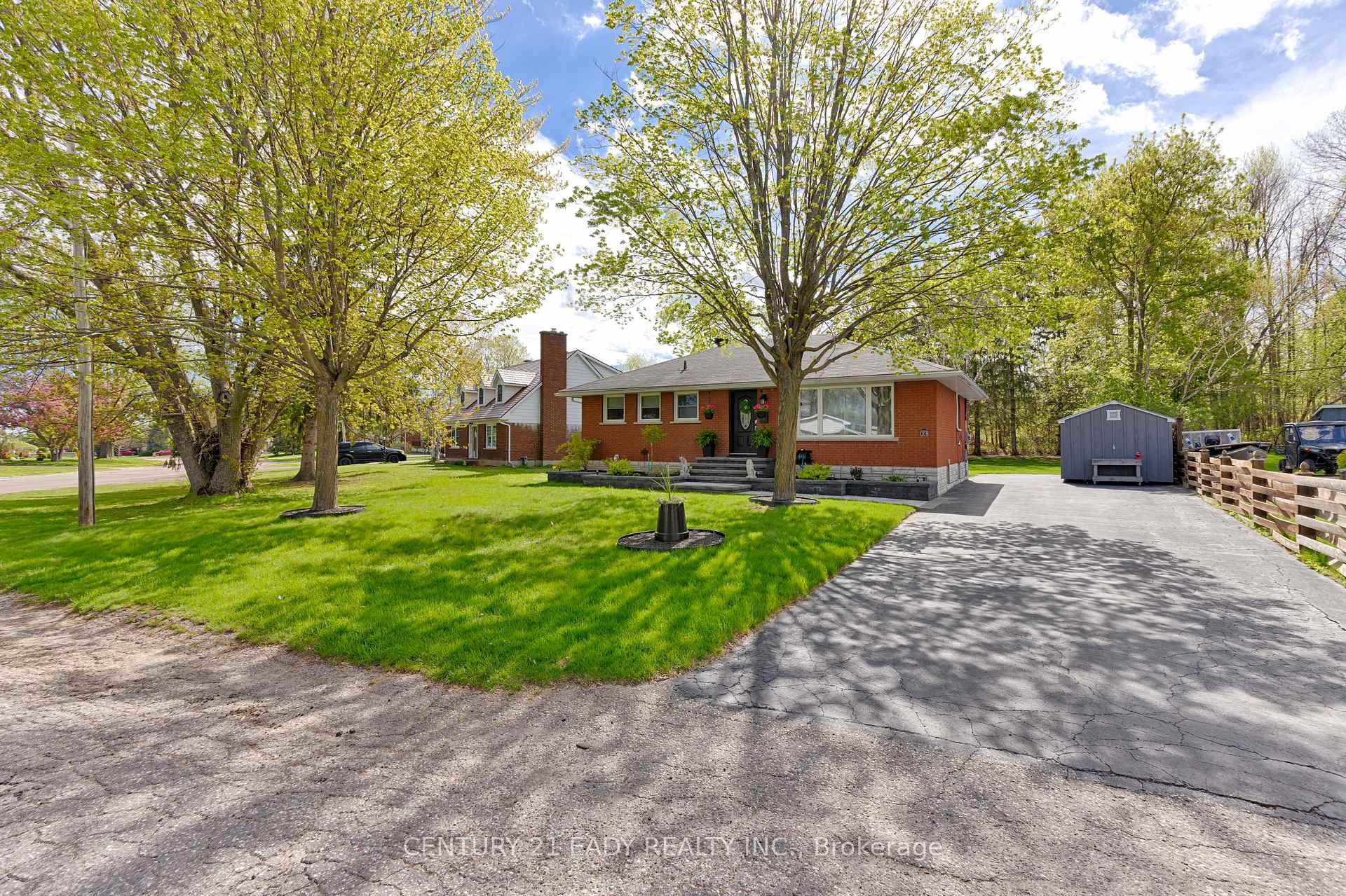 Photo 6 of 201 Wade Avenue, Renfrew — HOMEH