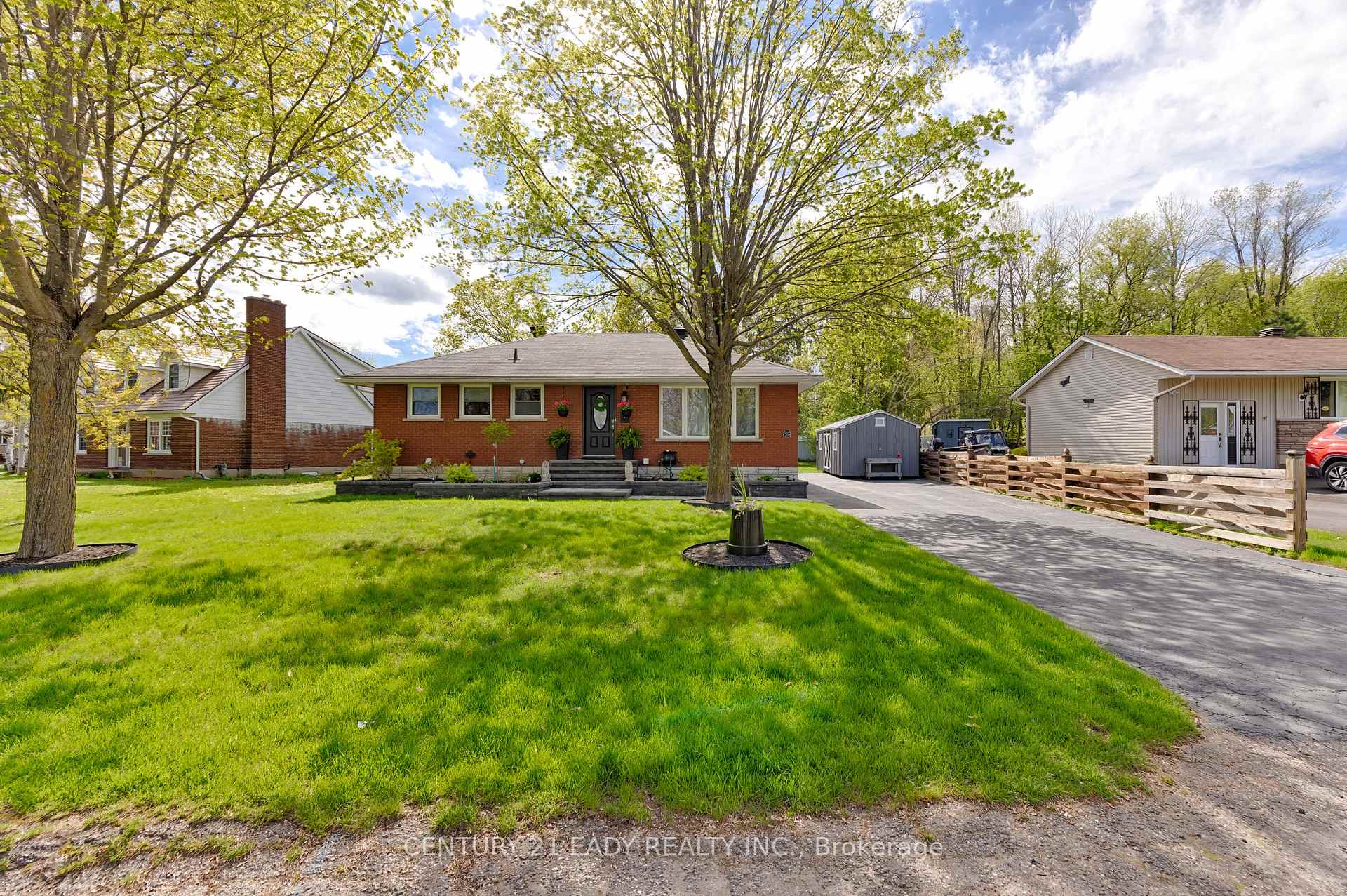 Photo 9 of 201 Wade Avenue, Renfrew — HOMEH