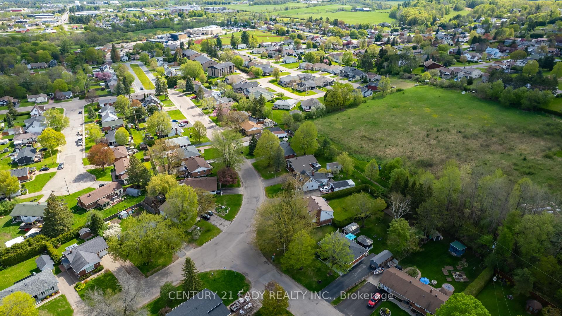 Photo 11 of 201 Wade Avenue, Renfrew — HOMEH
