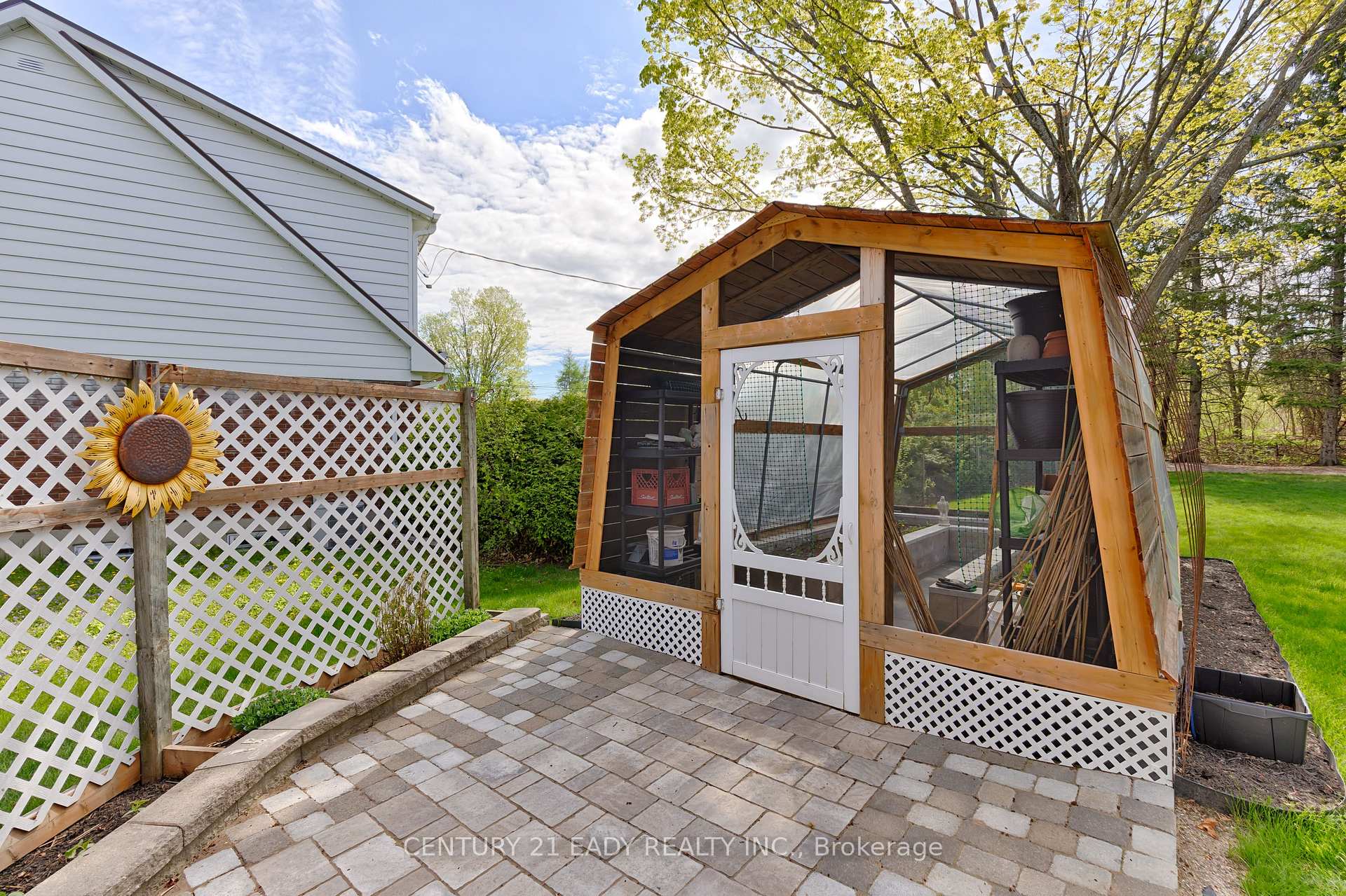 Photo 17 of 201 Wade Avenue, Renfrew — HOMEH