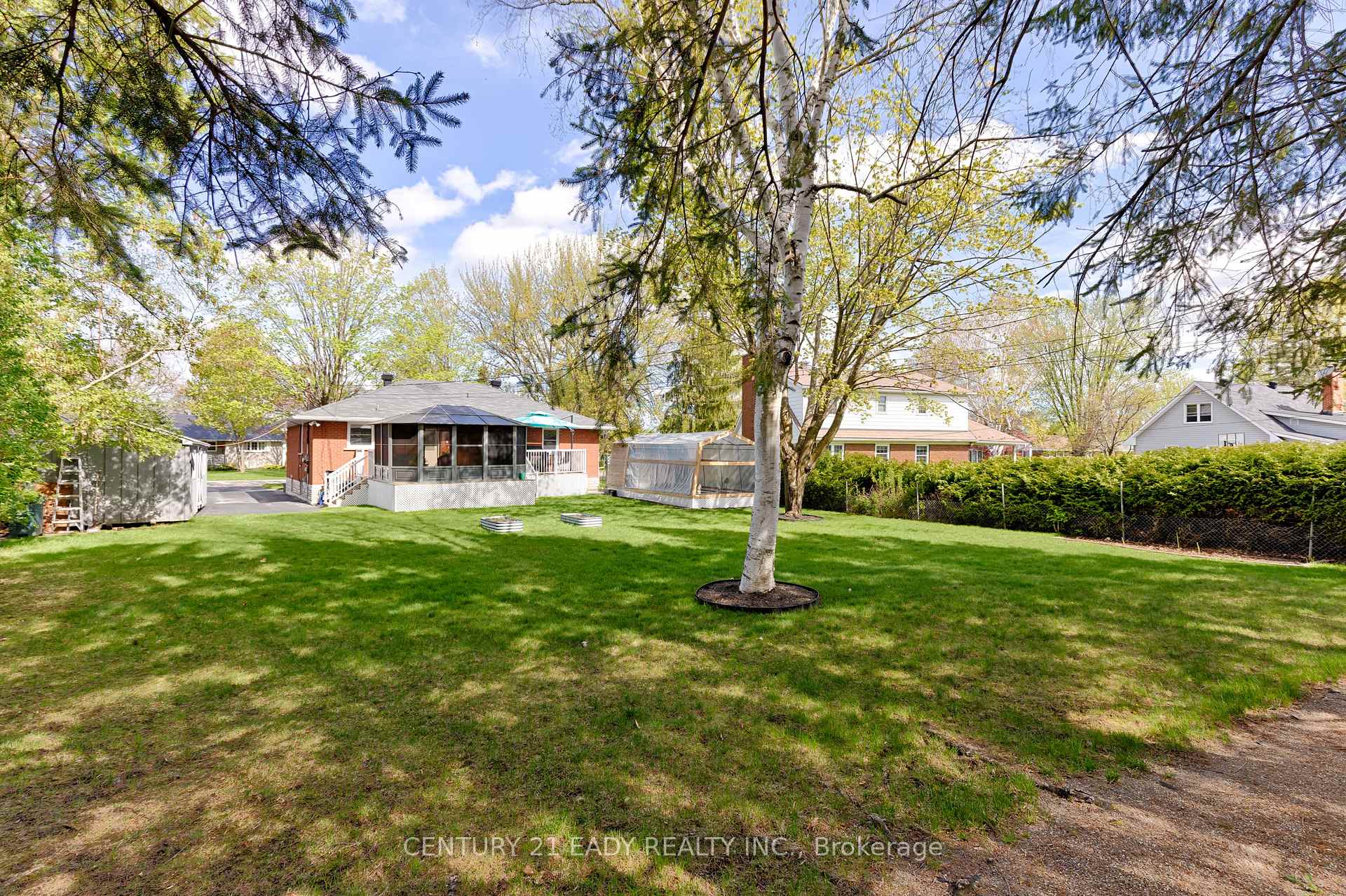 Photo 19 of 201 Wade Avenue, Renfrew — HOMEH