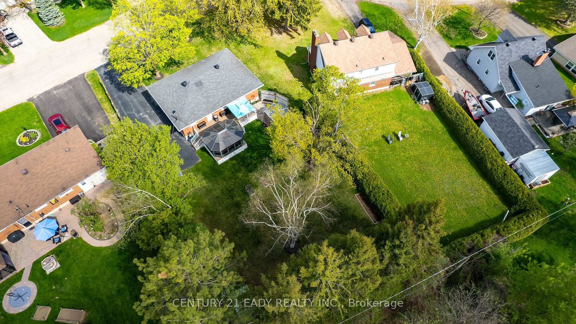 Photo 20 of 201 Wade Avenue, Renfrew — HOMEH