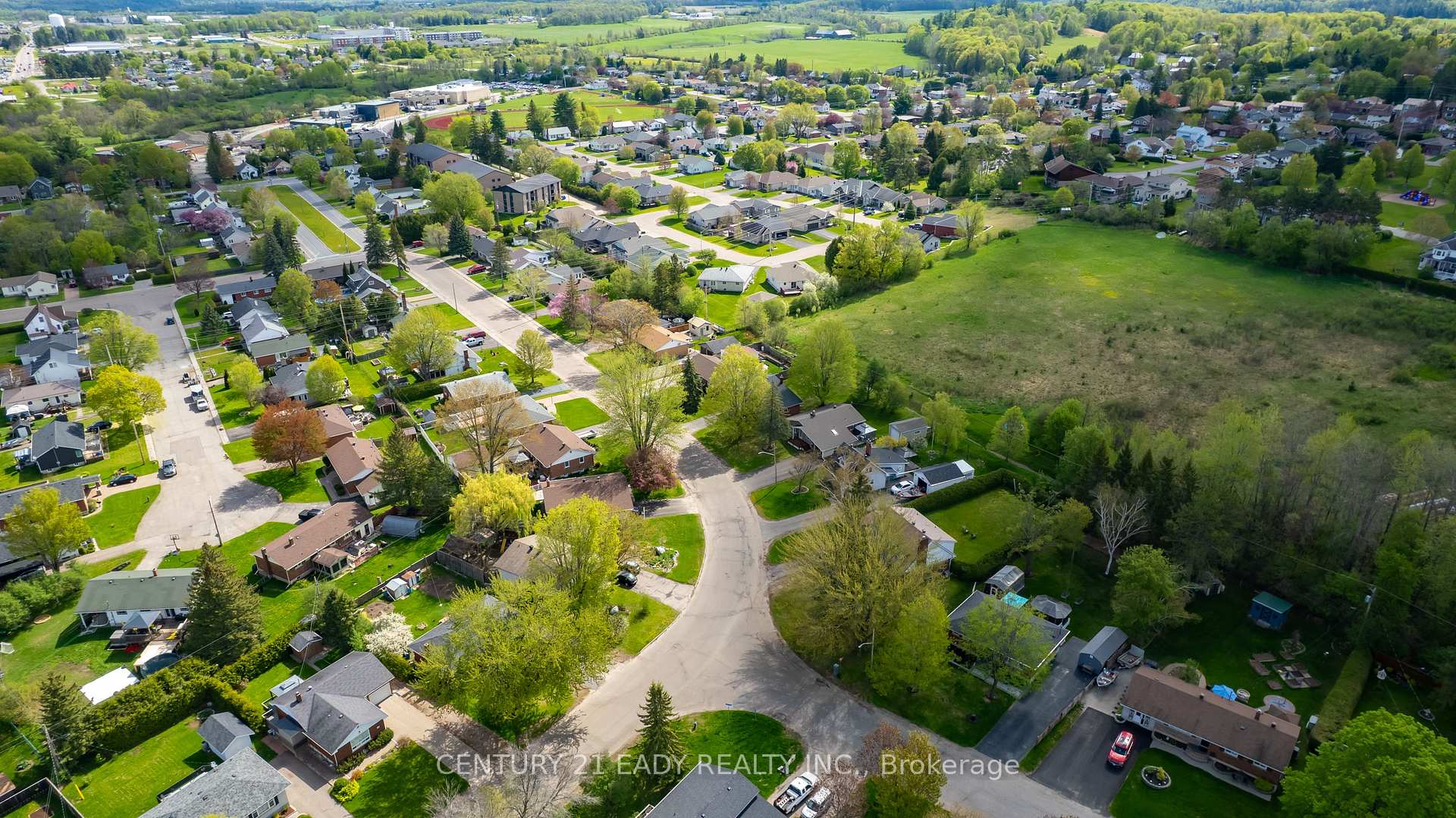 Photo 21 of 201 Wade Avenue, Renfrew — HOMEH