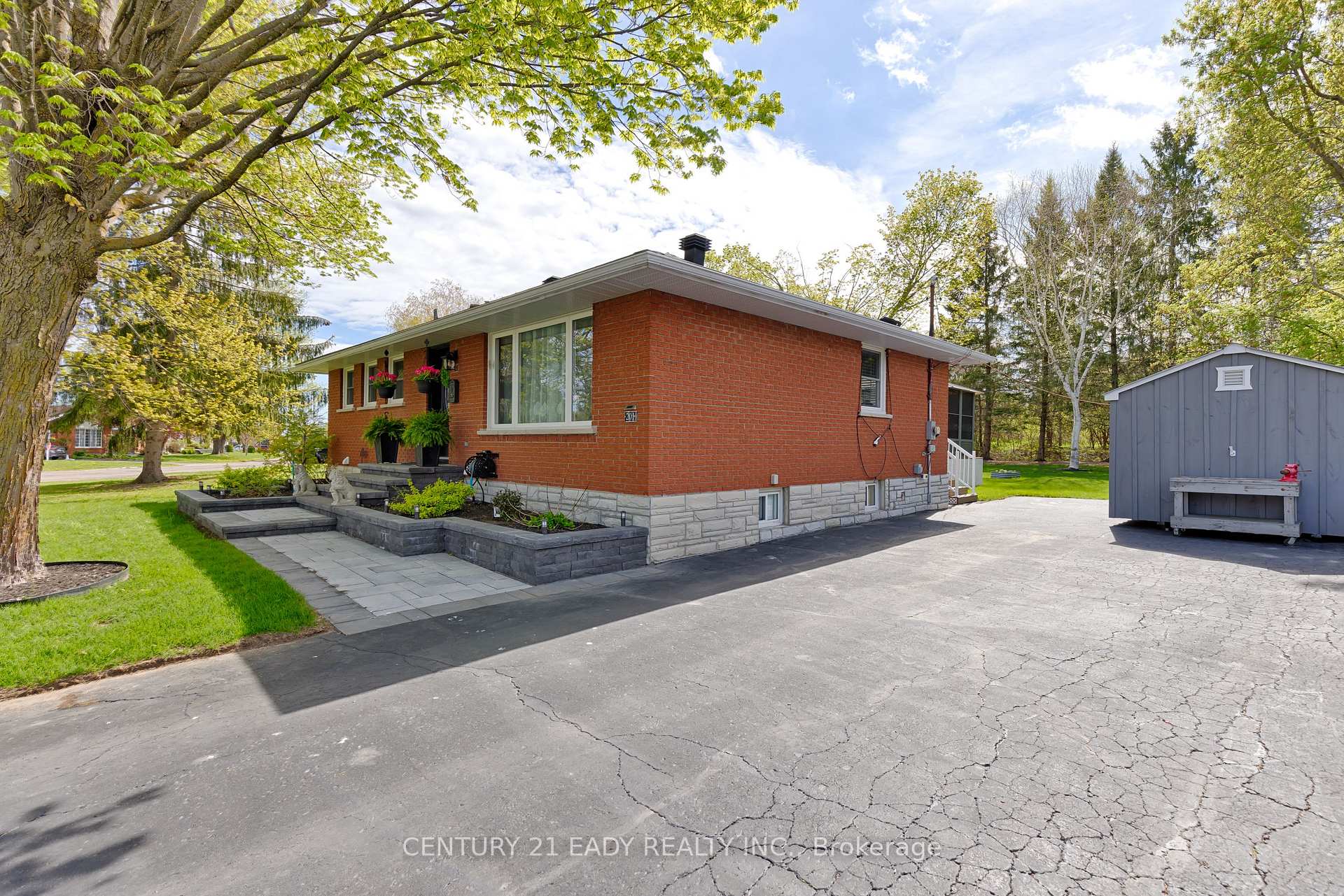 Photo 22 of 201 Wade Avenue, Renfrew — HOMEH