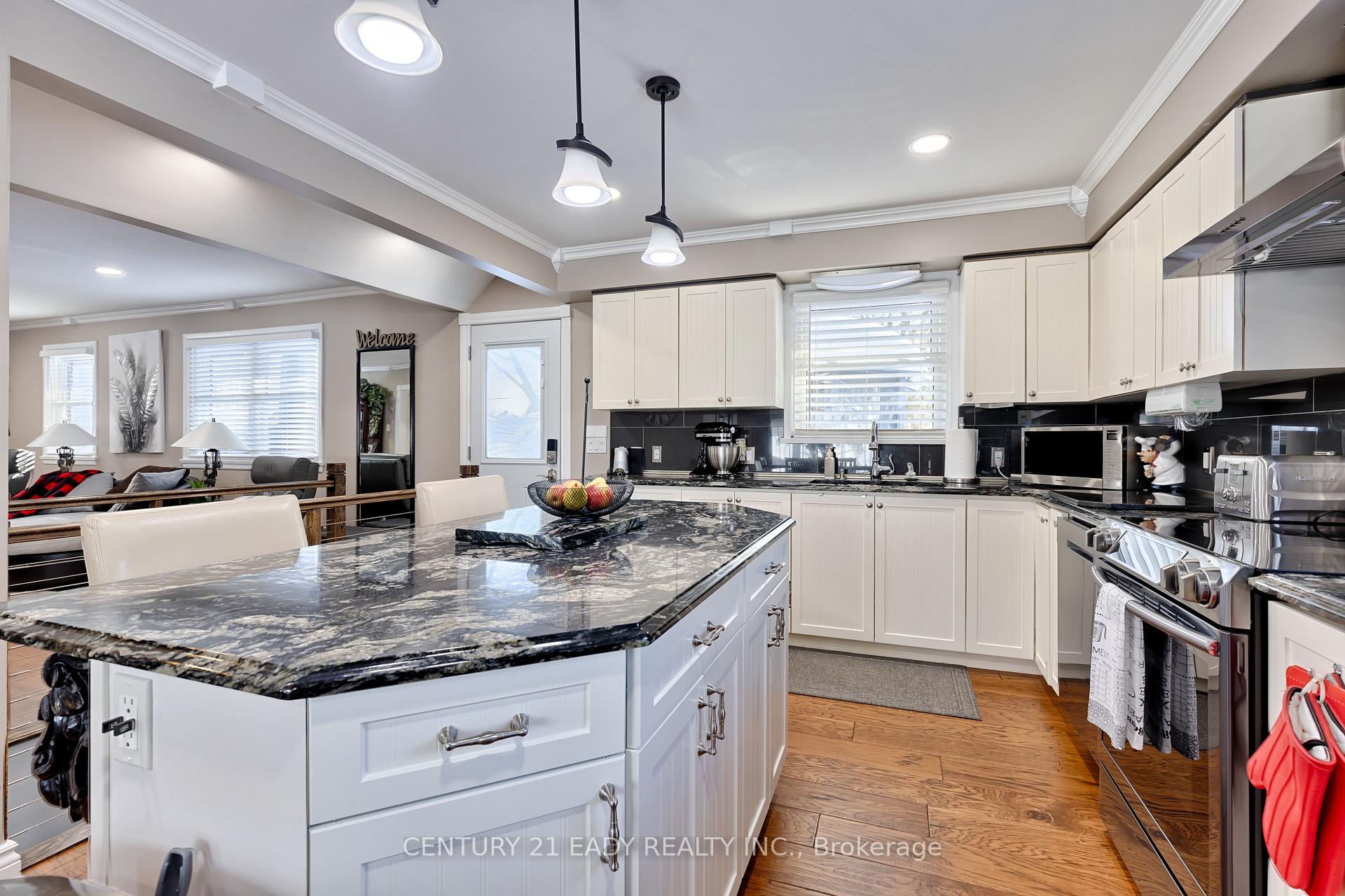 Photo 25 of 201 Wade Avenue, Renfrew — HOMEH