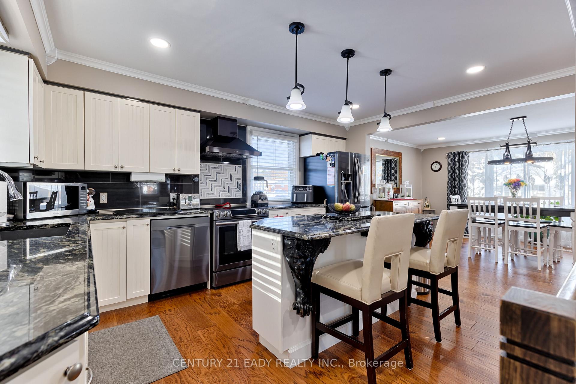 Photo 28 of 201 Wade Avenue, Renfrew — HOMEH