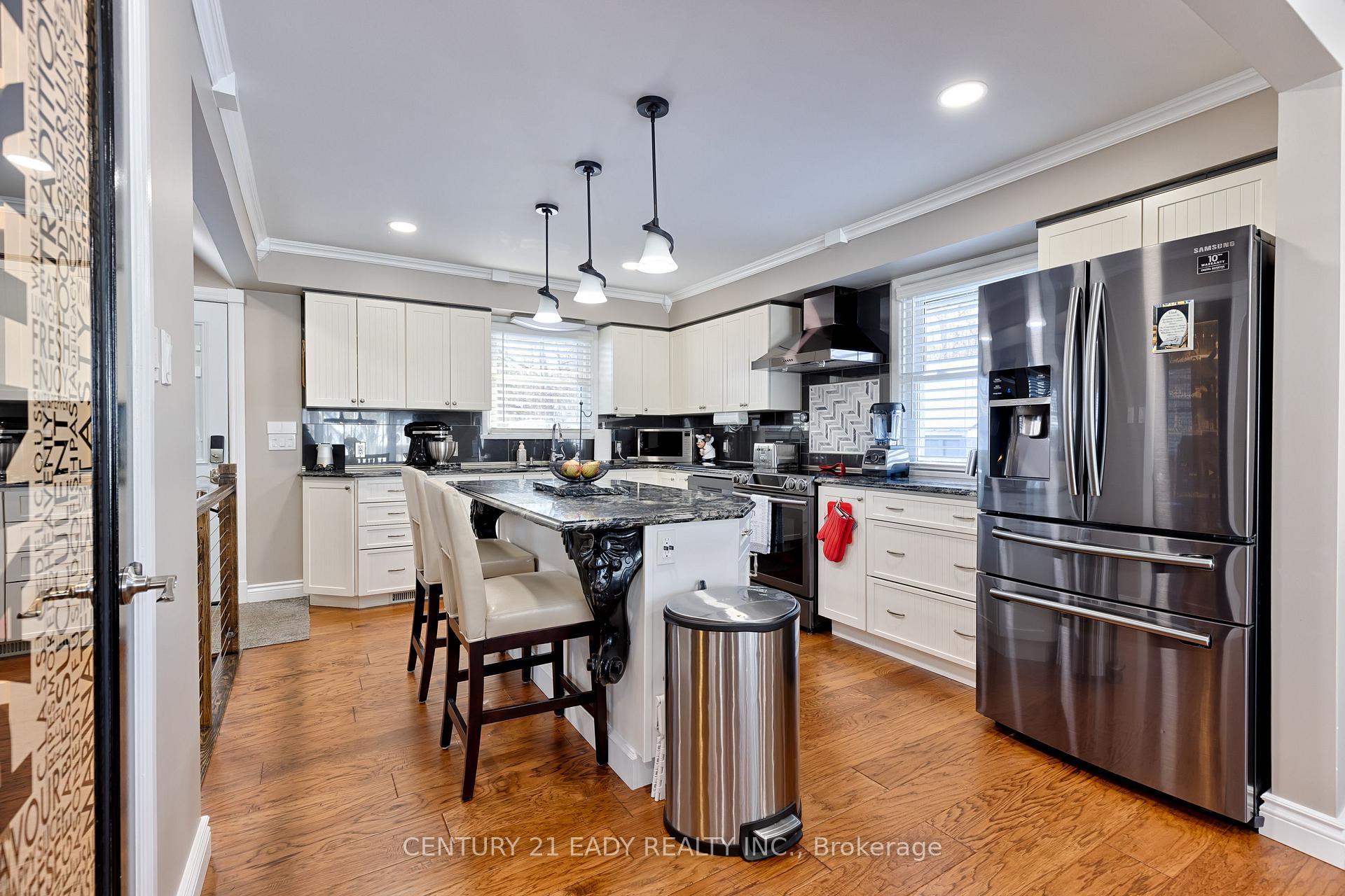 Photo 29 of 201 Wade Avenue, Renfrew — HOMEH
