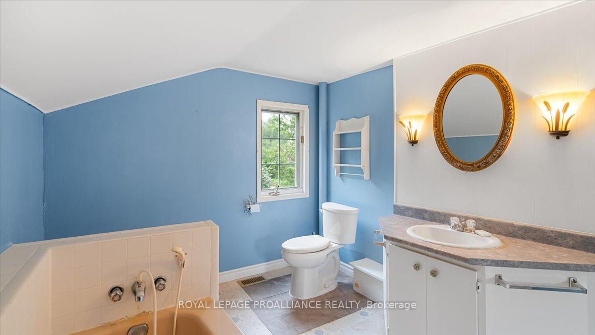 Photo 35 of 75 Pierce Road, Prince Edward County, Bloomfield — HOMEH