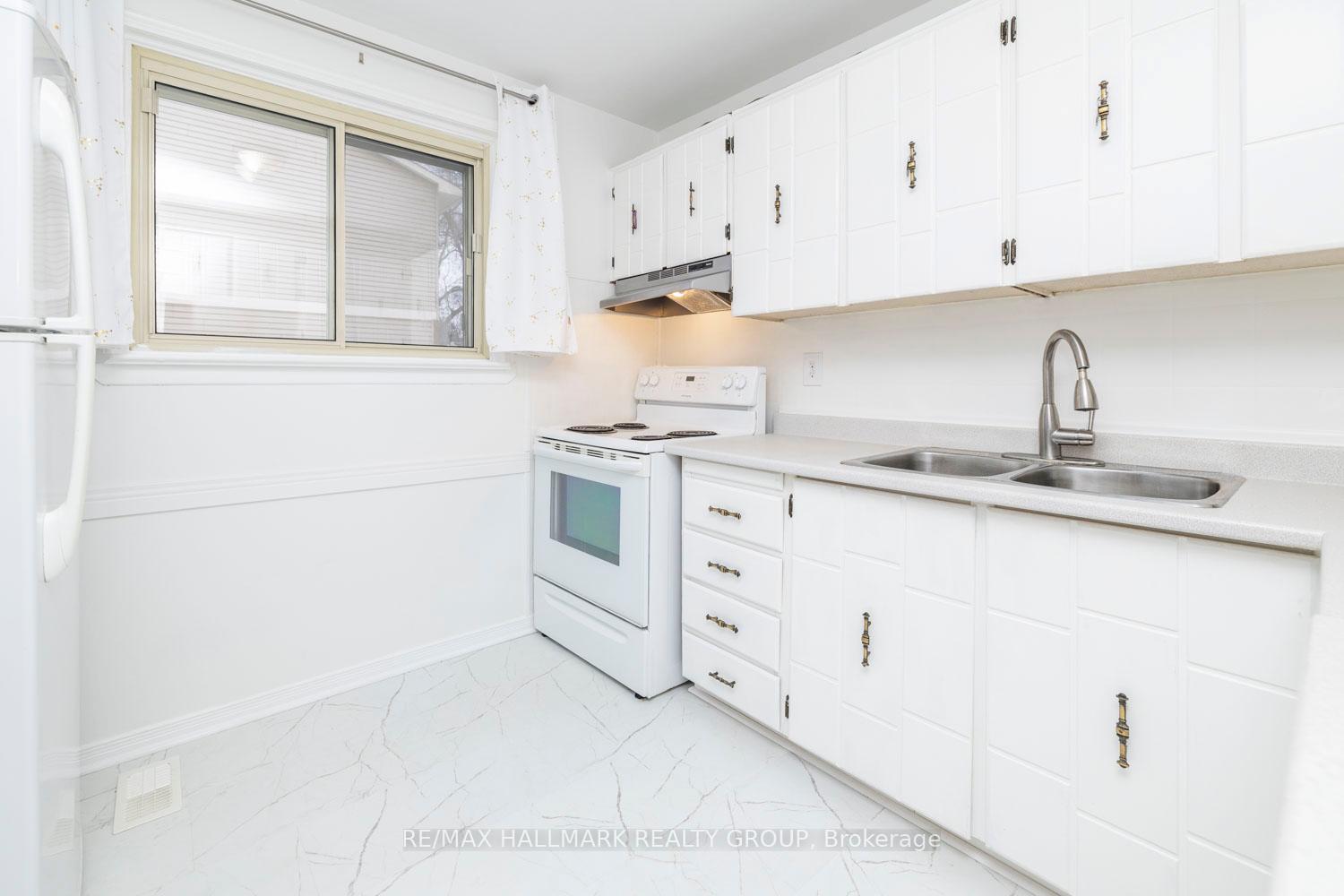 Photo 4 of 908 Borland Drive, Ottawa, Chatelaine Village — HOMEH