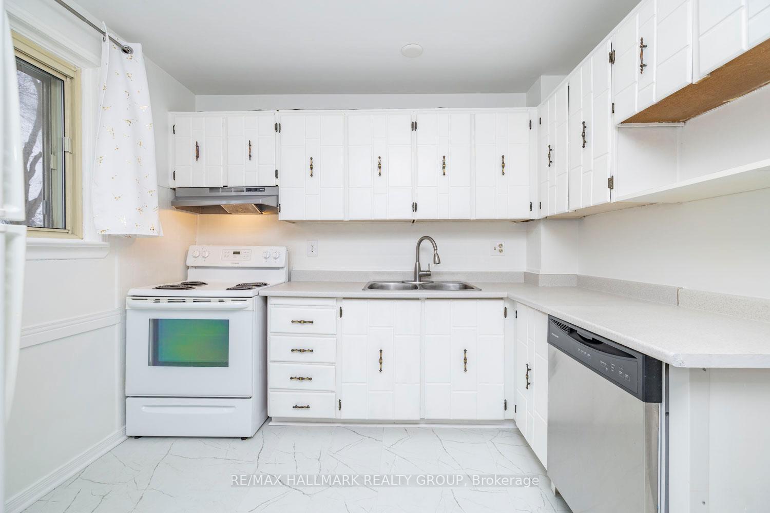 Photo 5 of 908 Borland Drive, Ottawa, Chatelaine Village — HOMEH