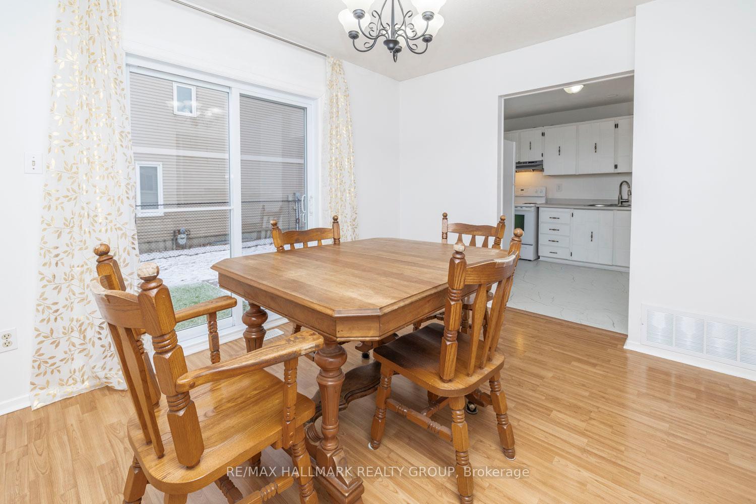 Photo 9 of 908 Borland Drive, Ottawa, Chatelaine Village — HOMEH