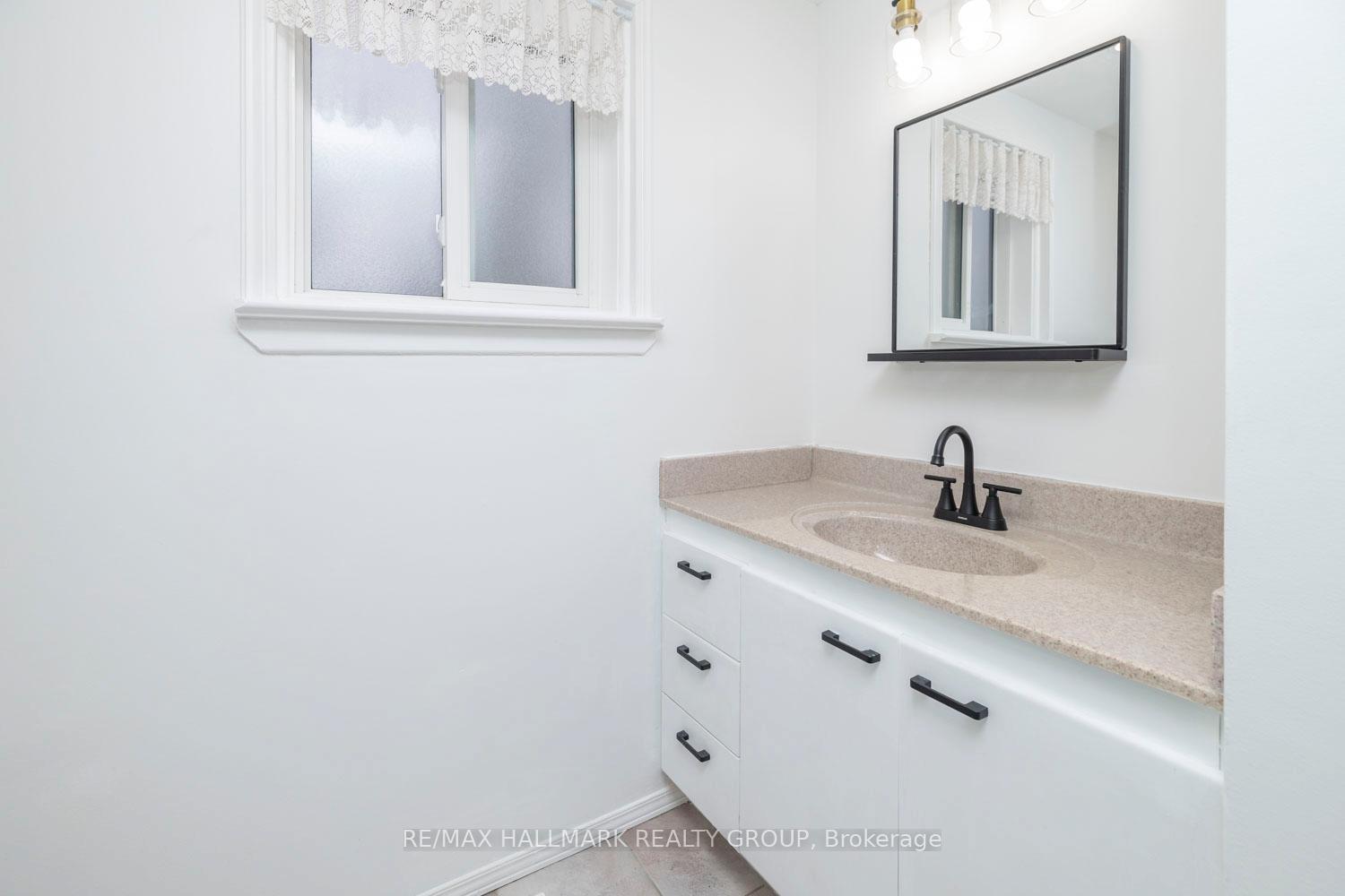 Photo 14 of 908 Borland Drive, Ottawa, Chatelaine Village — HOMEH