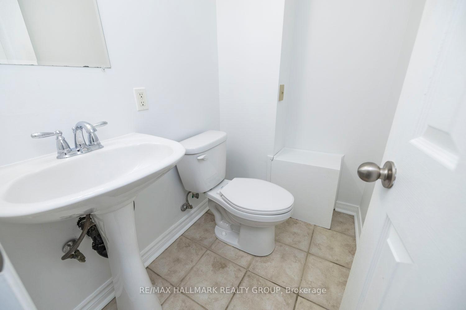 Photo 17 of 908 Borland Drive, Ottawa, Chatelaine Village — HOMEH