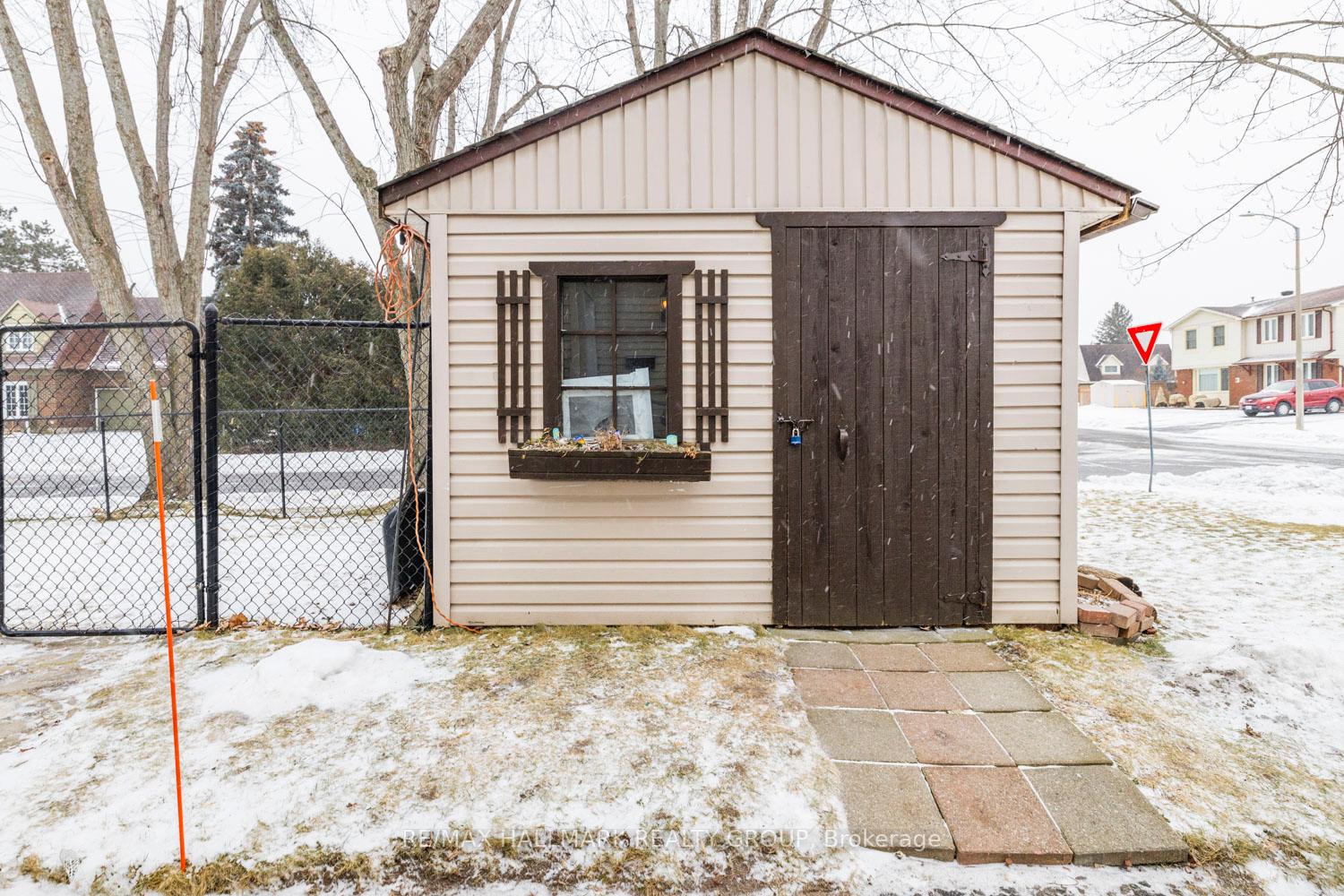 Photo 18 of 908 Borland Drive, Ottawa, Chatelaine Village — HOMEH
