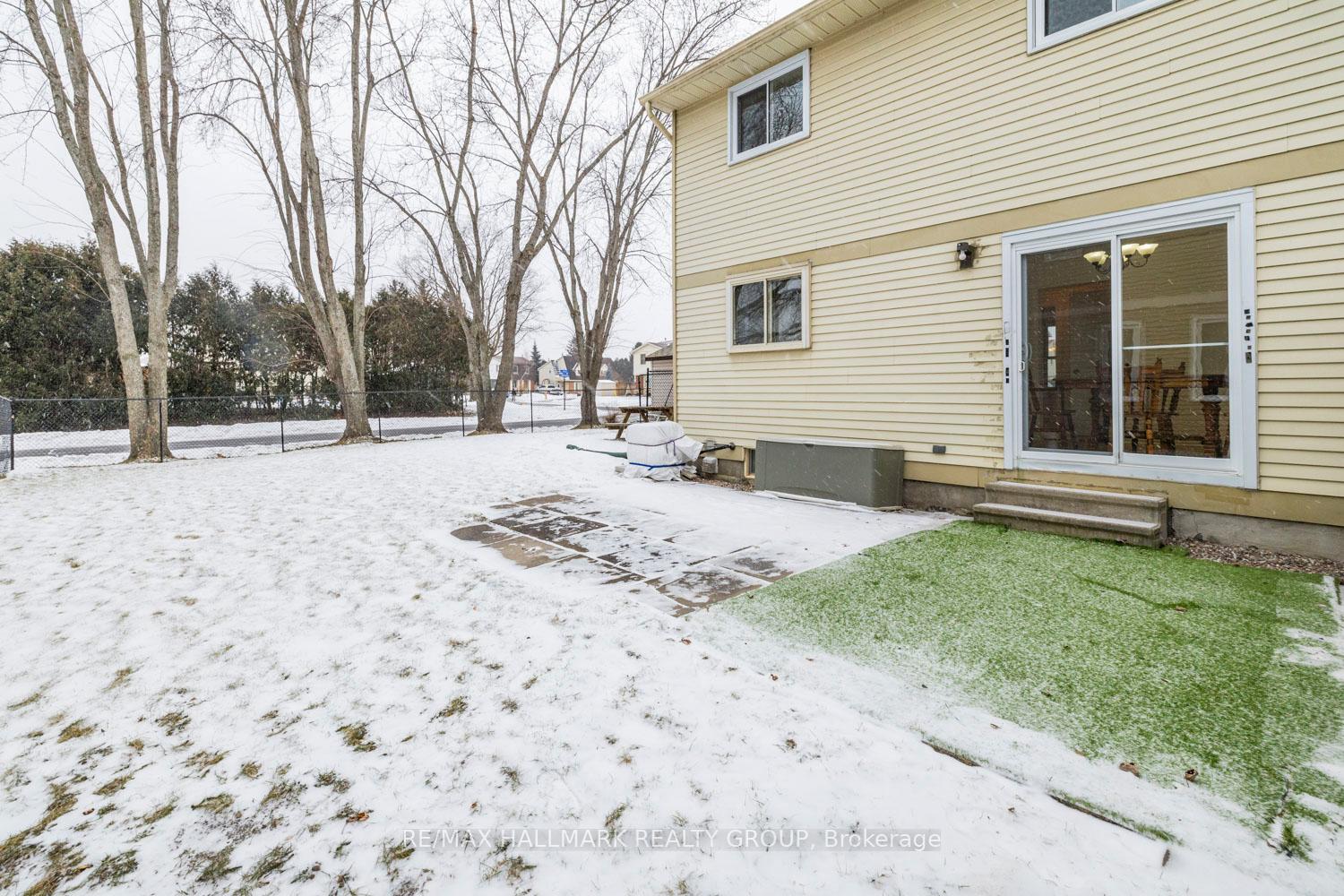 Photo 20 of 908 Borland Drive, Ottawa, Chatelaine Village — HOMEH
