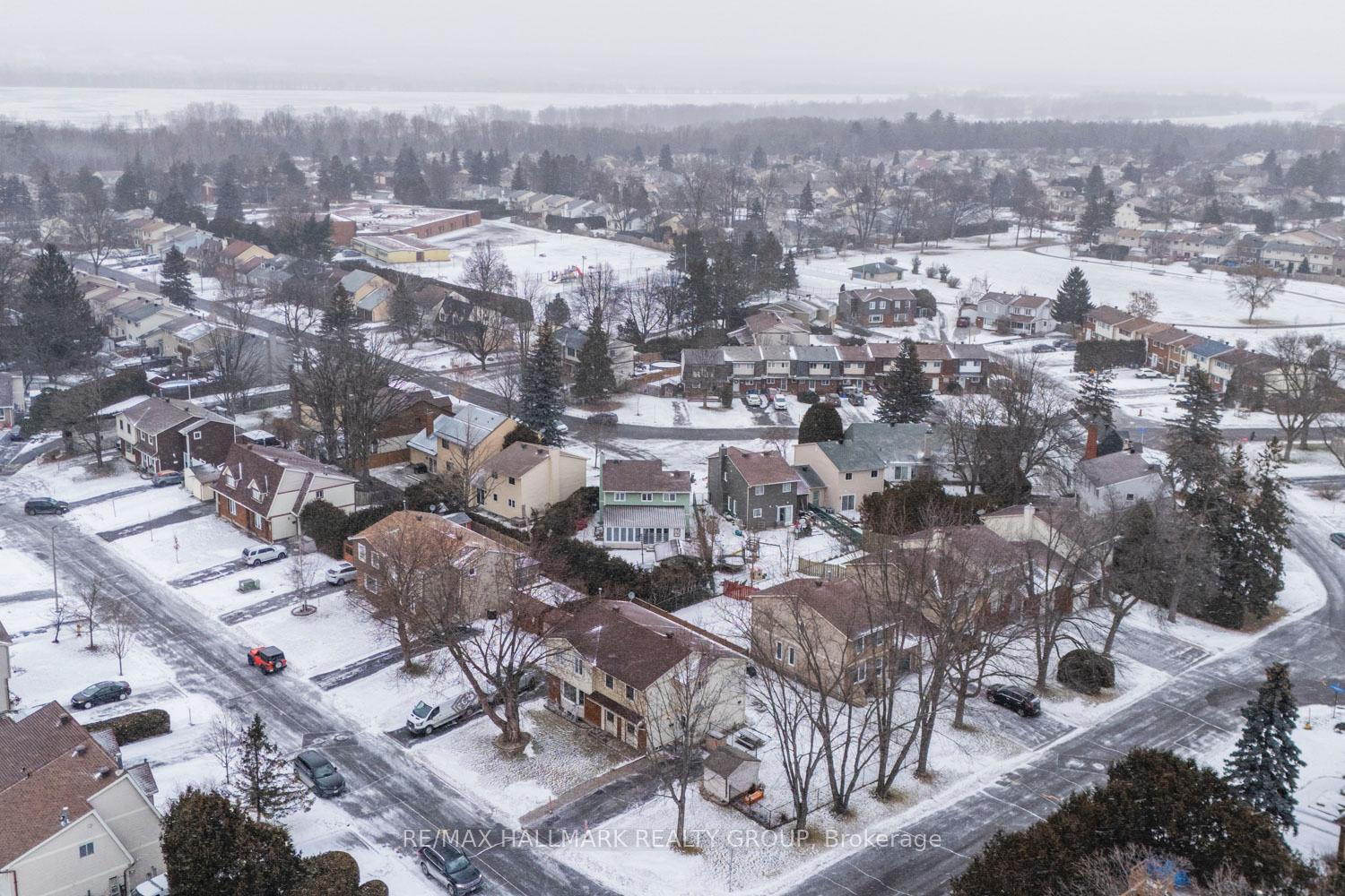 Photo 23 of 908 Borland Drive, Ottawa, Chatelaine Village — HOMEH