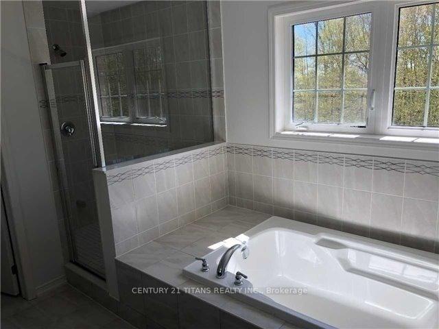 Photo 8 of 2416 Dress Circle Crescent, Oshawa, Windfields — HOMEH