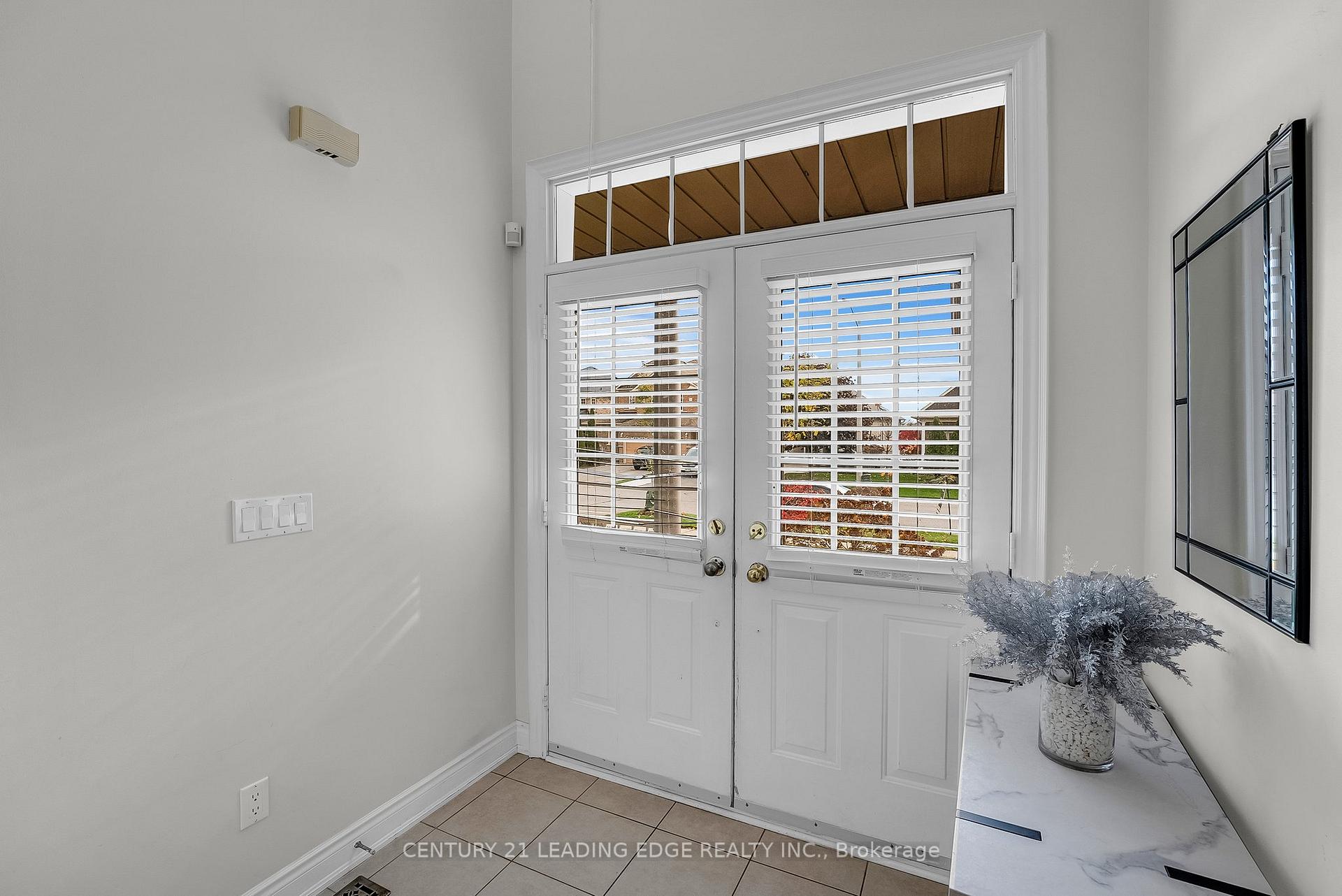 Photo 4 of 984 Coyston Drive, Oshawa, Eastdale — HOMEH