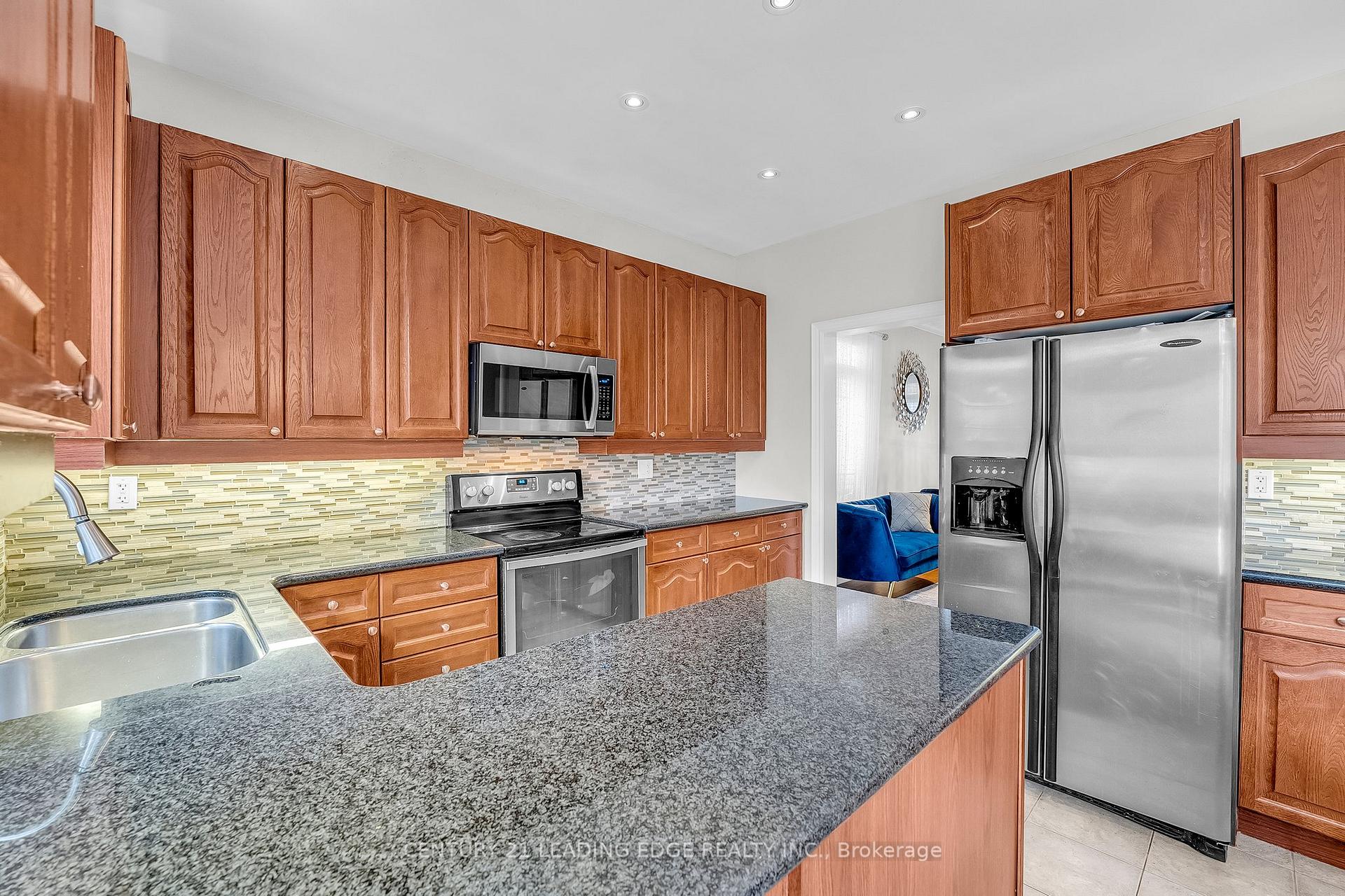 Photo 15 of 984 Coyston Drive, Oshawa, Eastdale — HOMEH