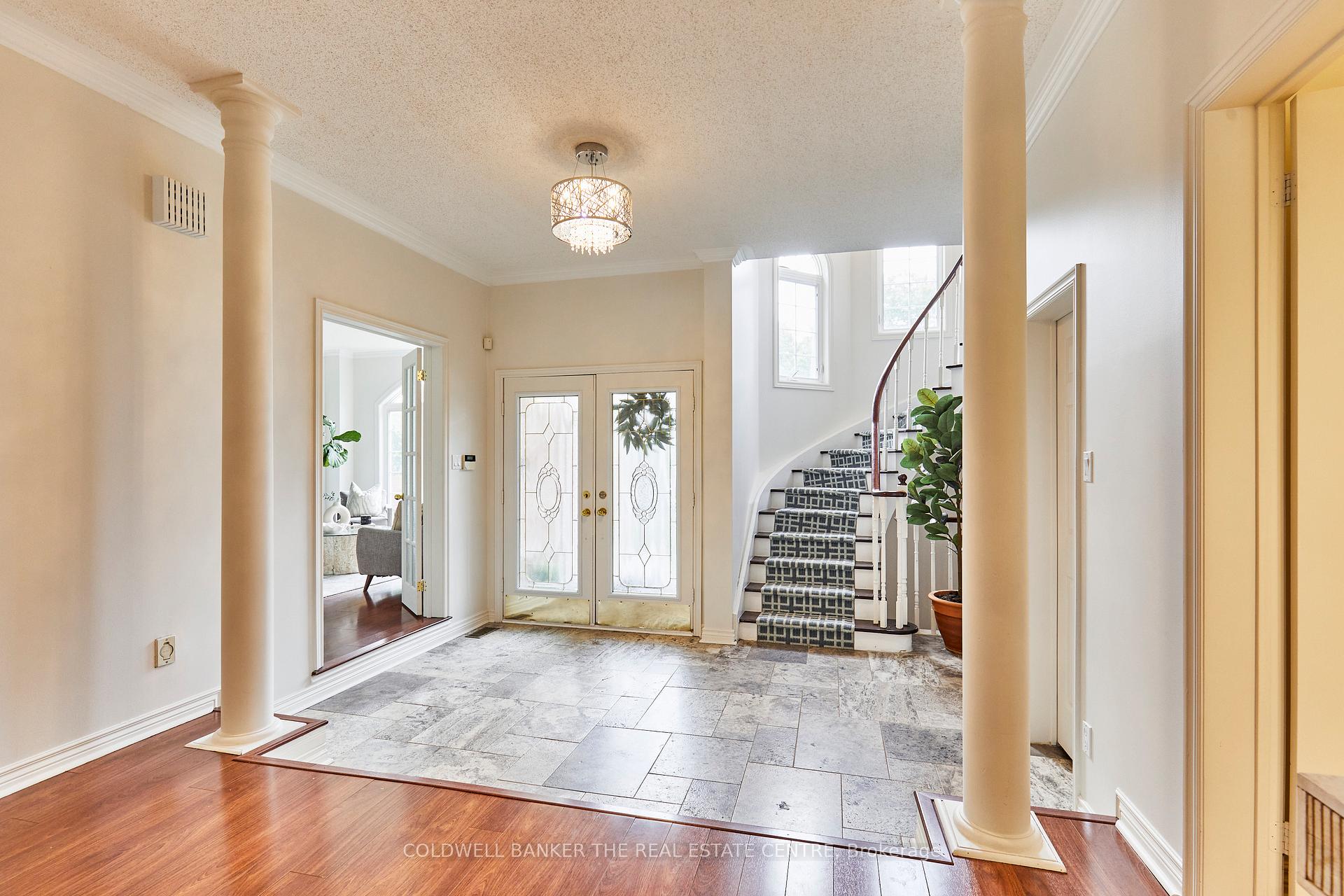 Photo 8 of 1056 Stone Cottage Crescent, Oshawa, Pinecrest — HOMEH